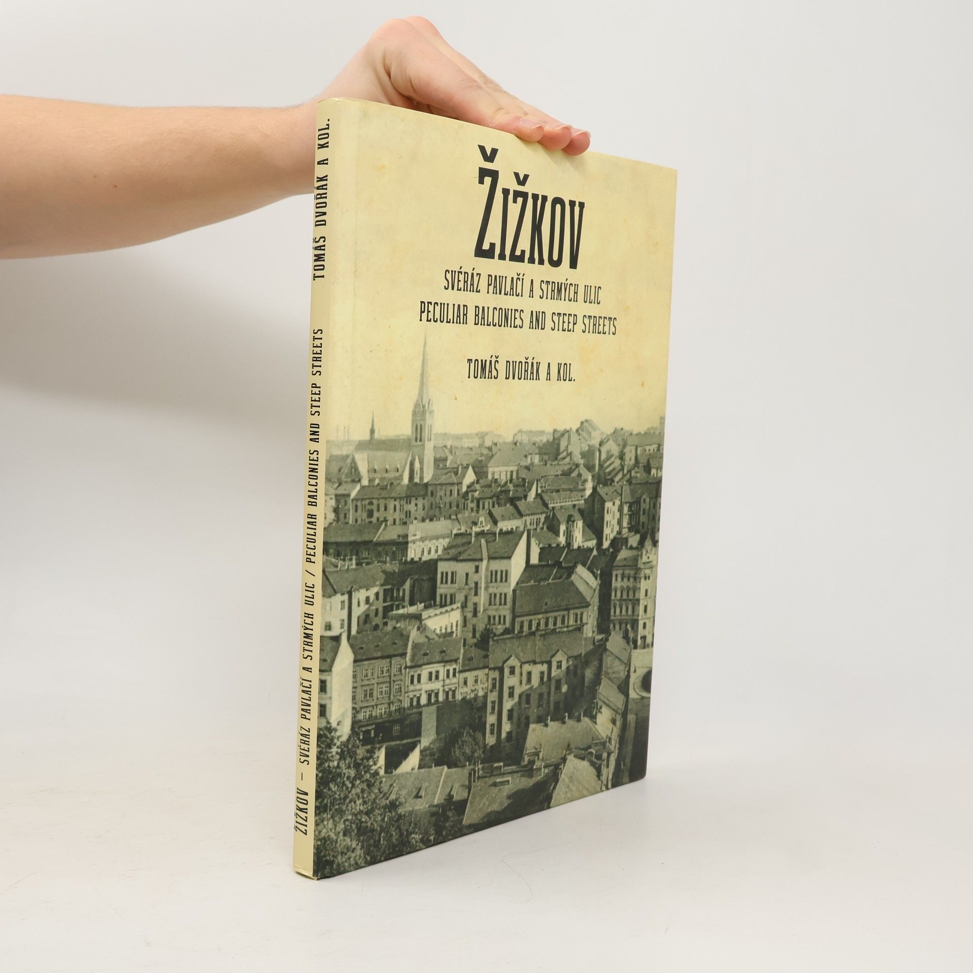 Žižkov. Svéráz pavlačí a strmých ulic.