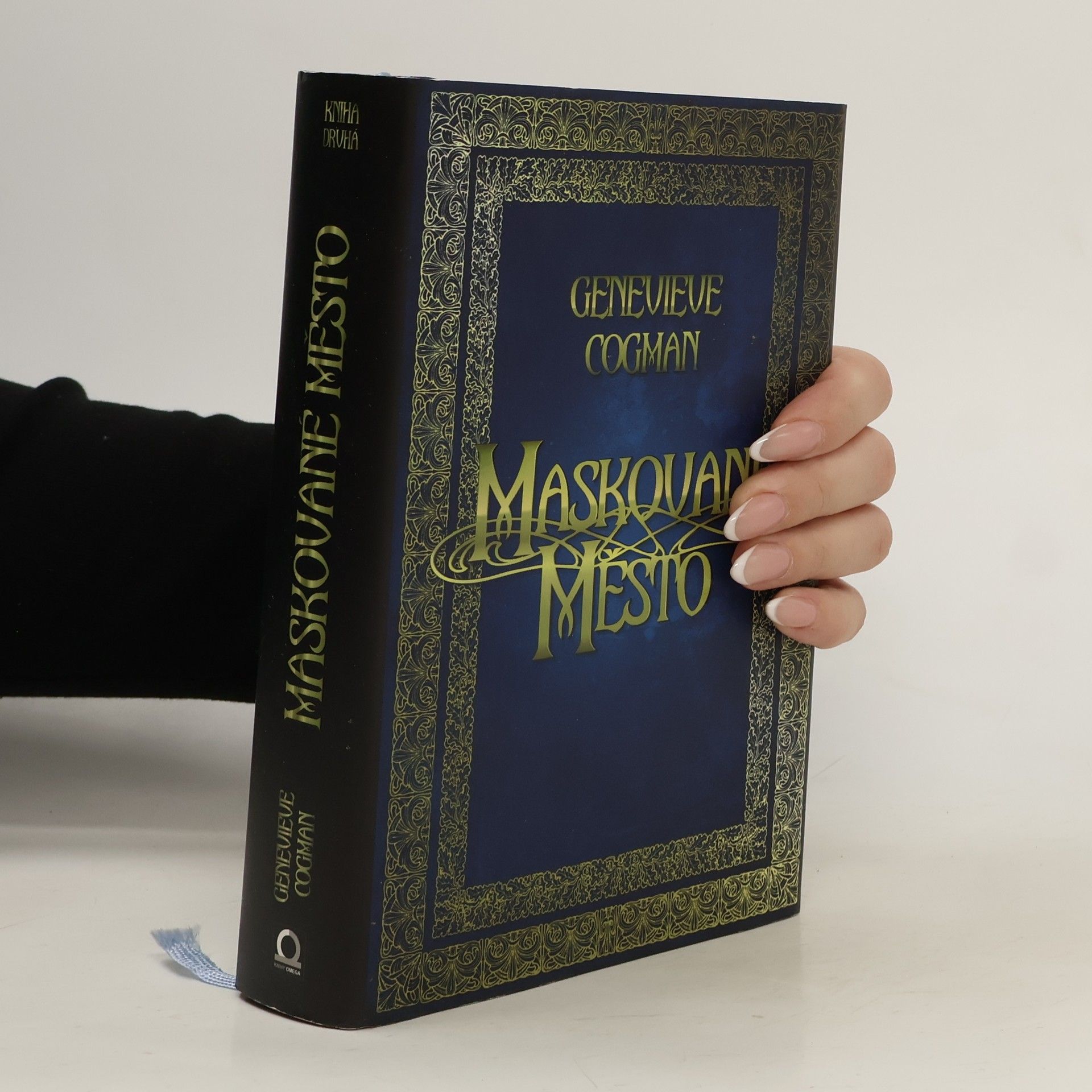 Genevieve Cogman Neviditelná knihovna. Kniha druhá, Maskované město