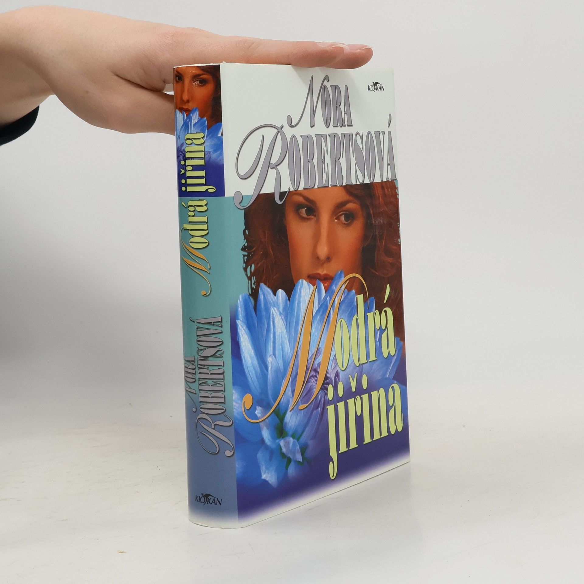 Nora Roberts Modrá jiřina