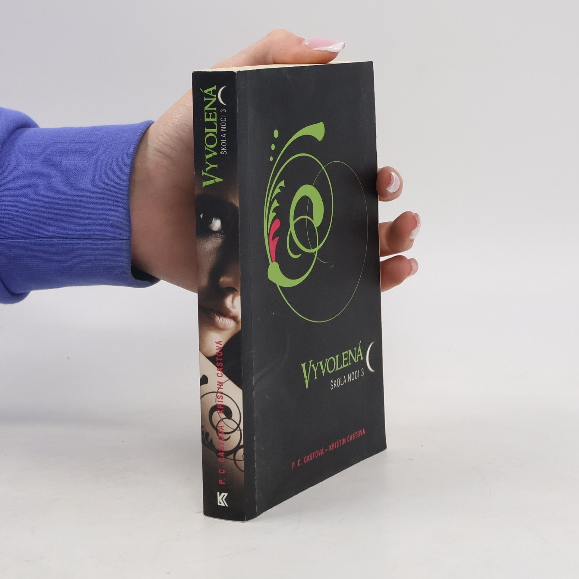 P. C. Castová Škola noci. 3, Vyvolená