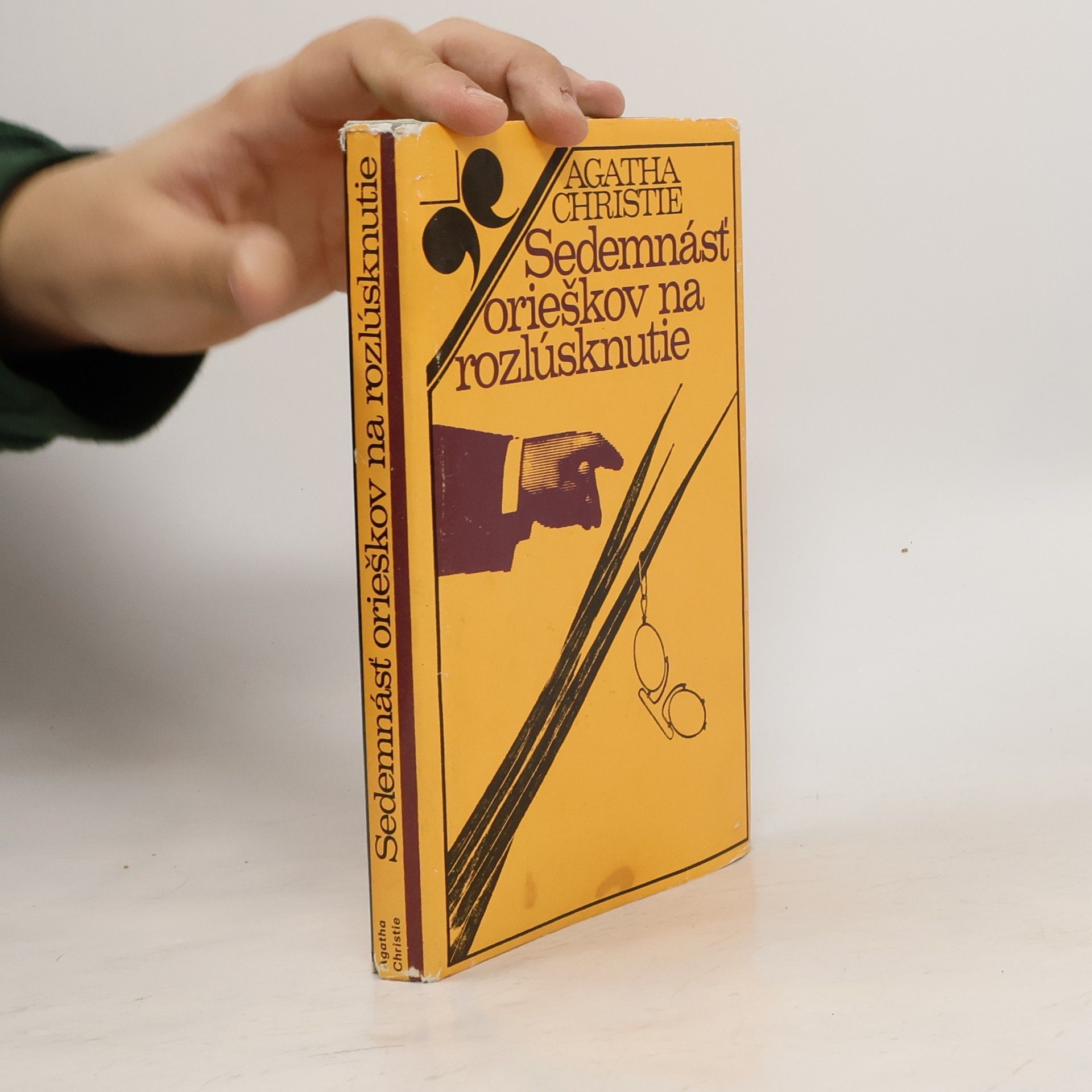 Agatha Christie Sedemnásť orieškov na rozlúsknutie