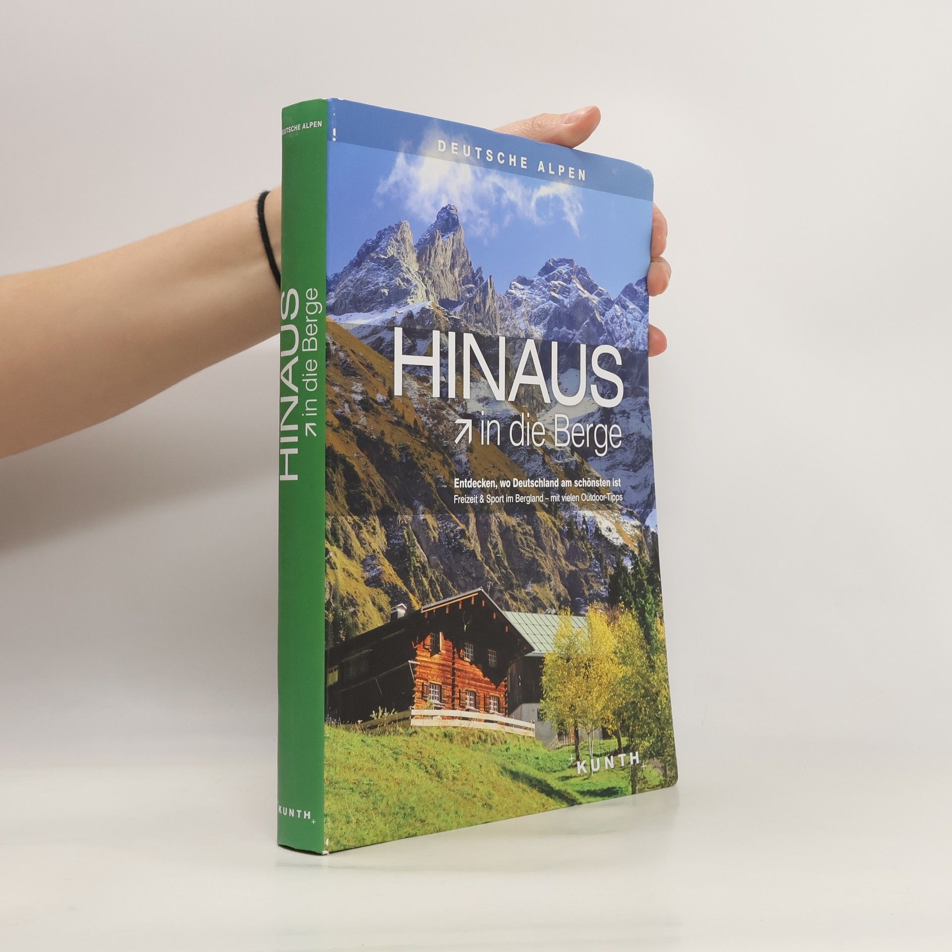 Eva Maria Round Hinaus in die Berge