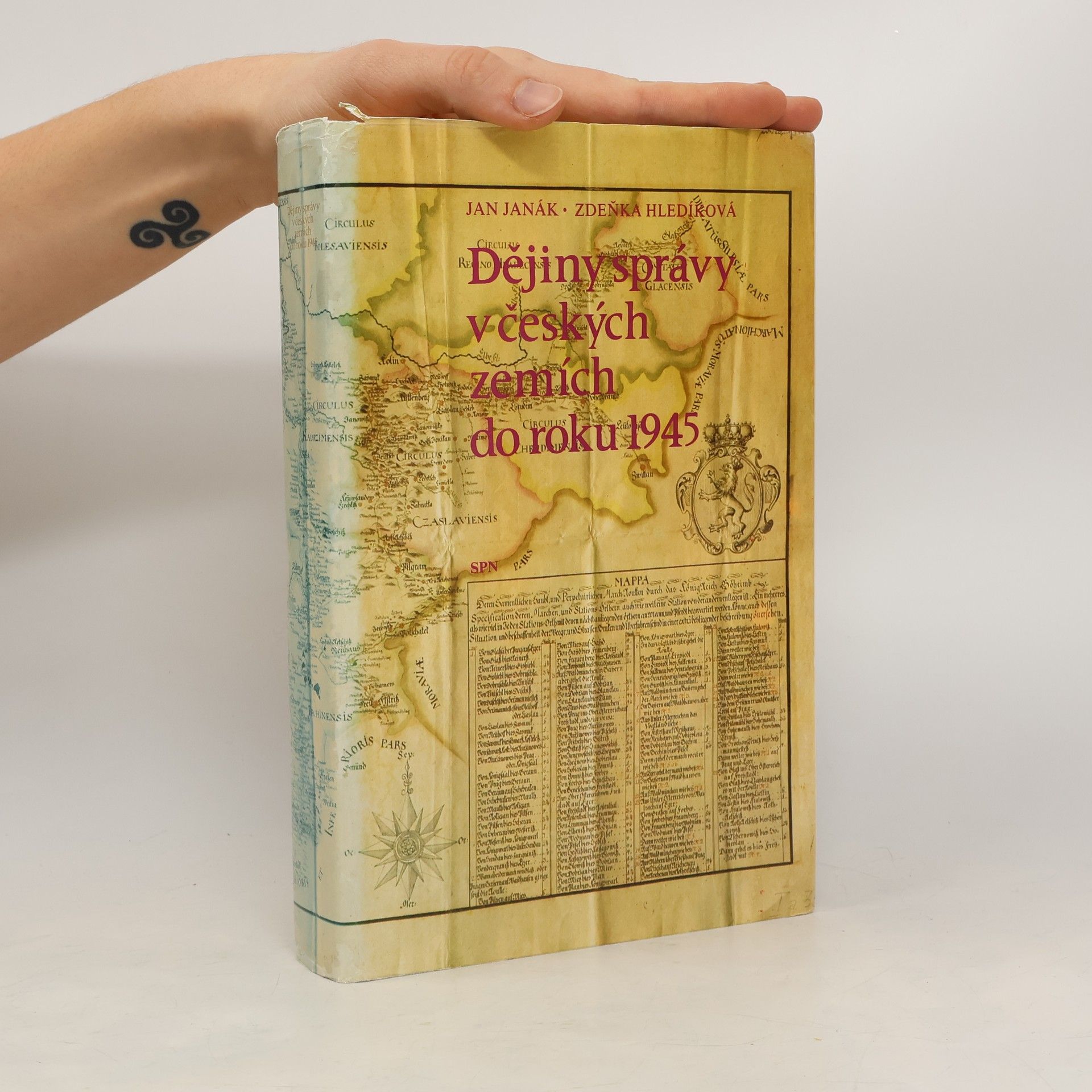 Dějiny správy v českých zemích do roku 1945