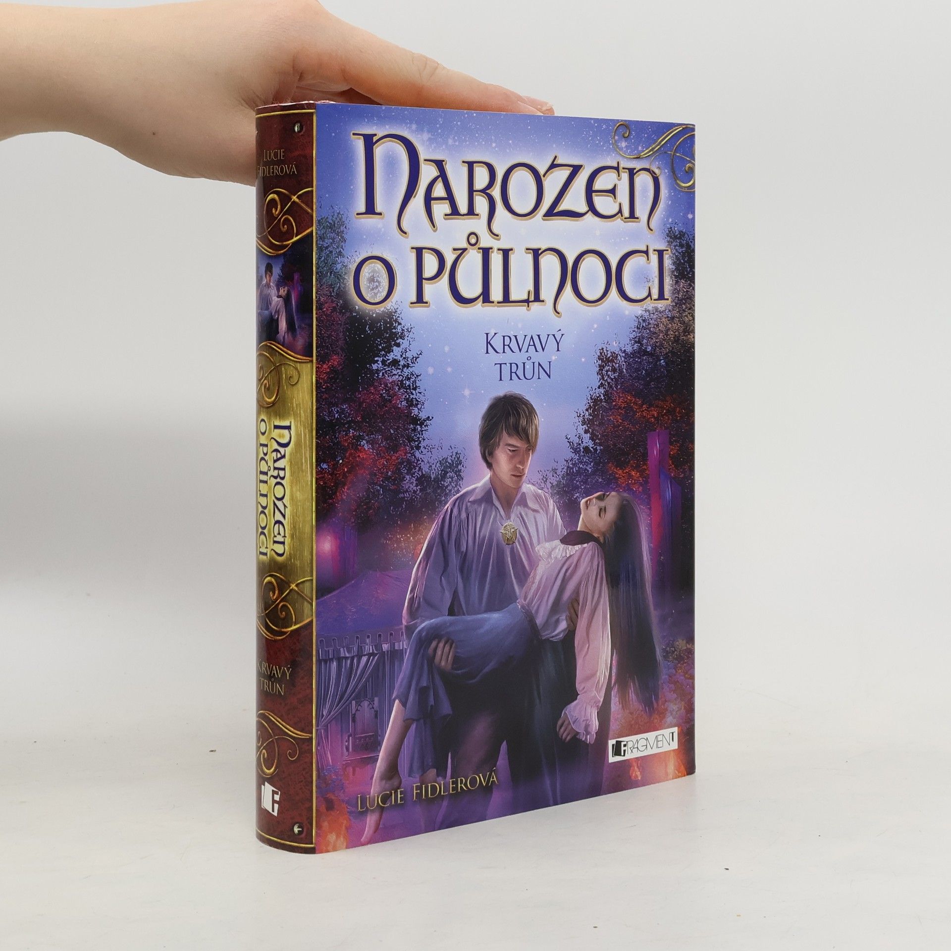 Lucie Fidlerová Narozen o půlnoci. Krvavý trůn