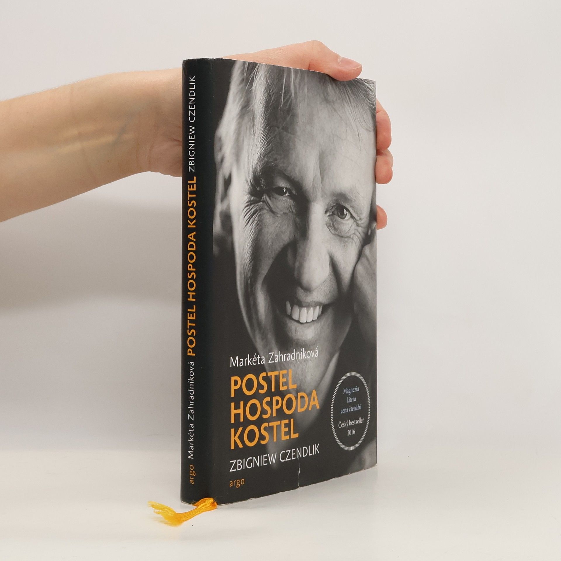 Postel, hospoda, kostel