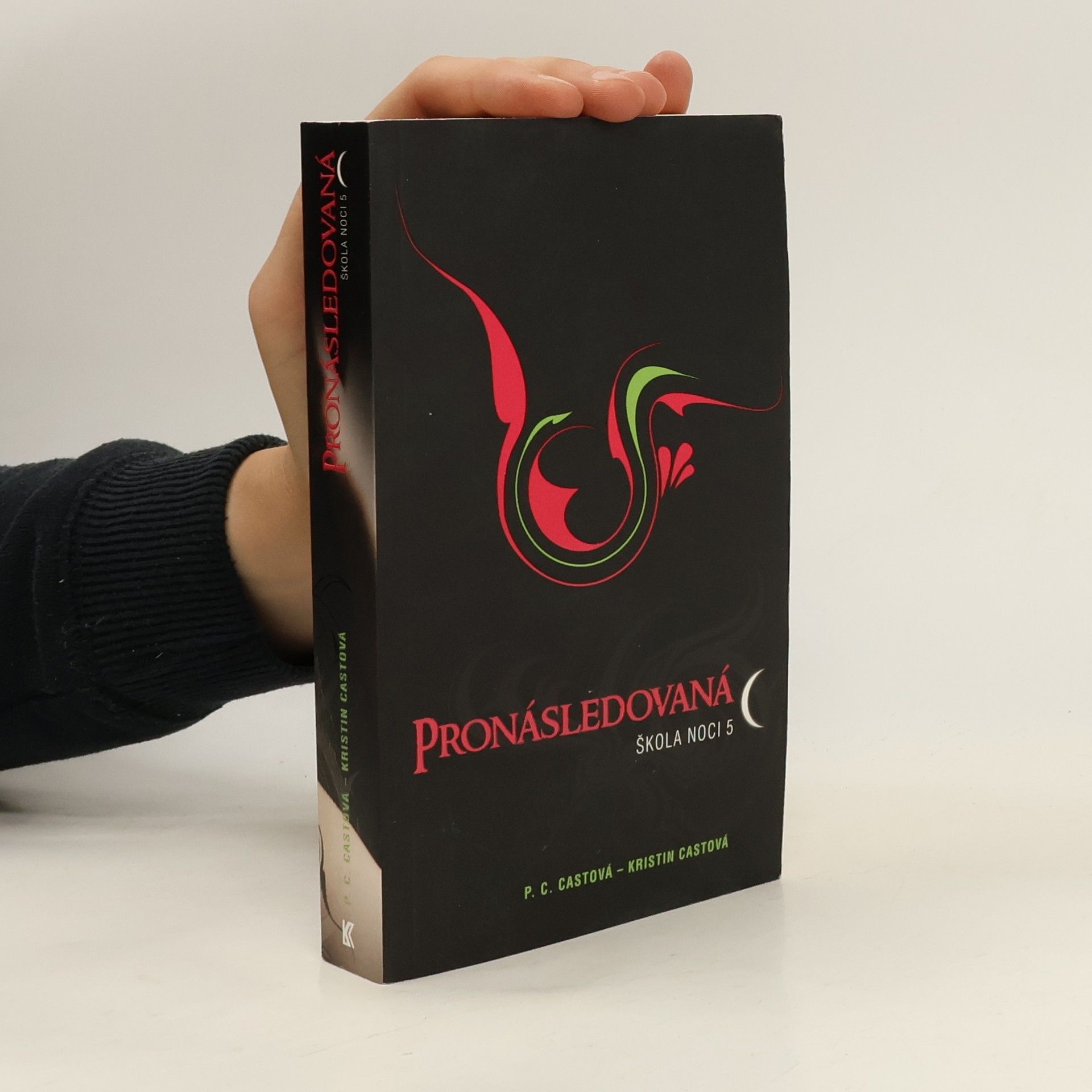 P. C. Castová Škola noci 5. Pronásledovaná