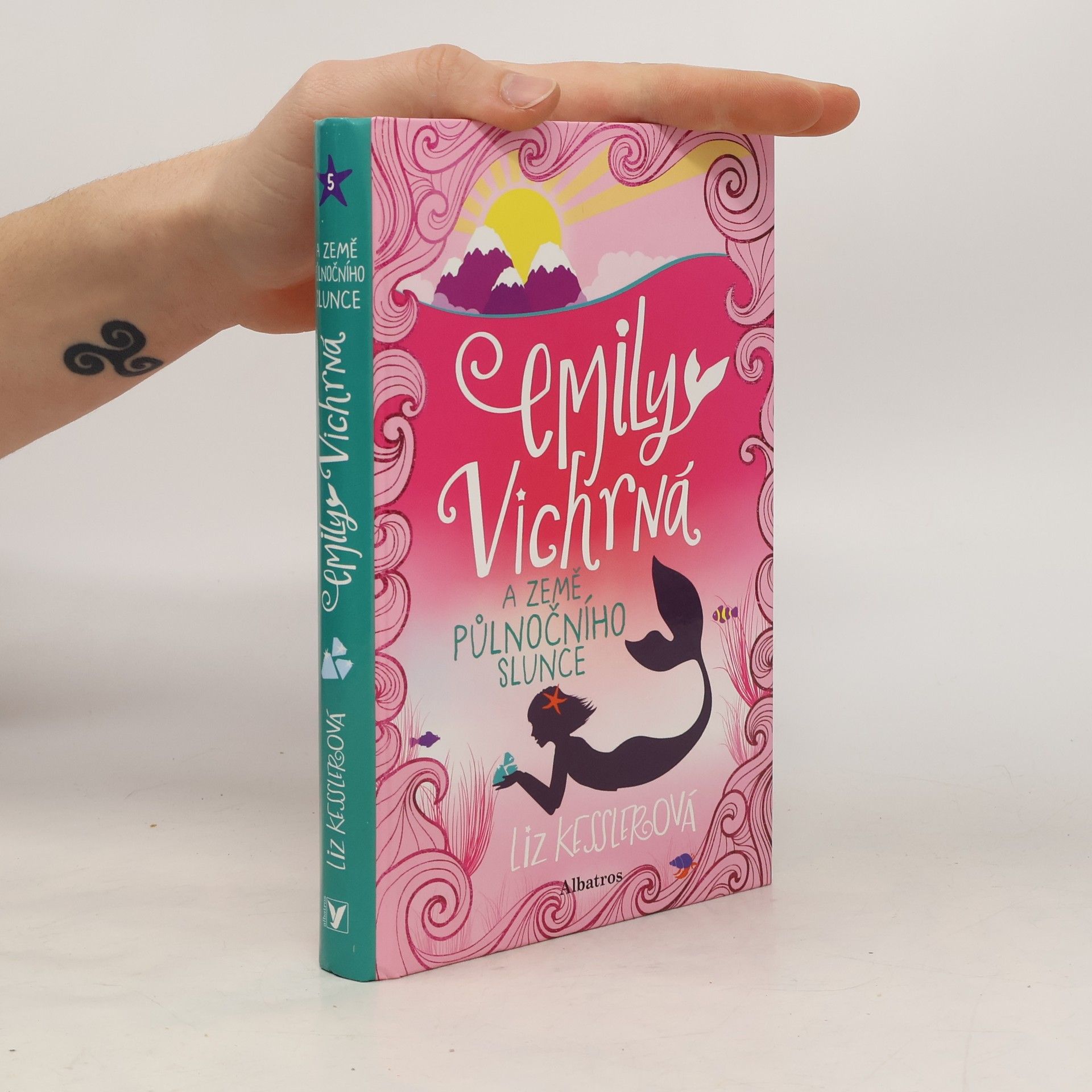 Emily Vichrná a země půlnočního slunce