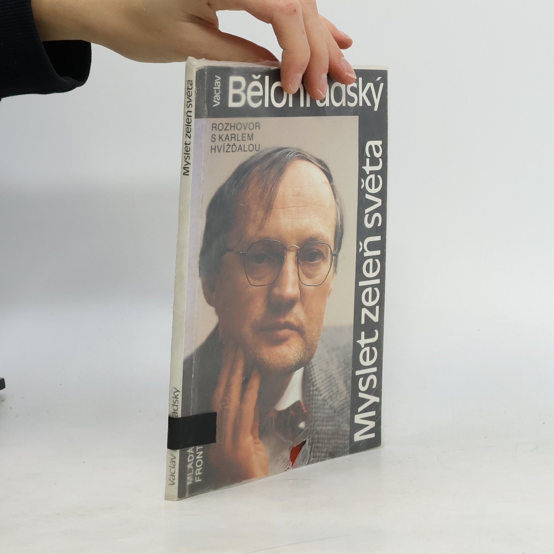 Myslet zeleň sveta. Rozhovor s Karlem Hvížďalou