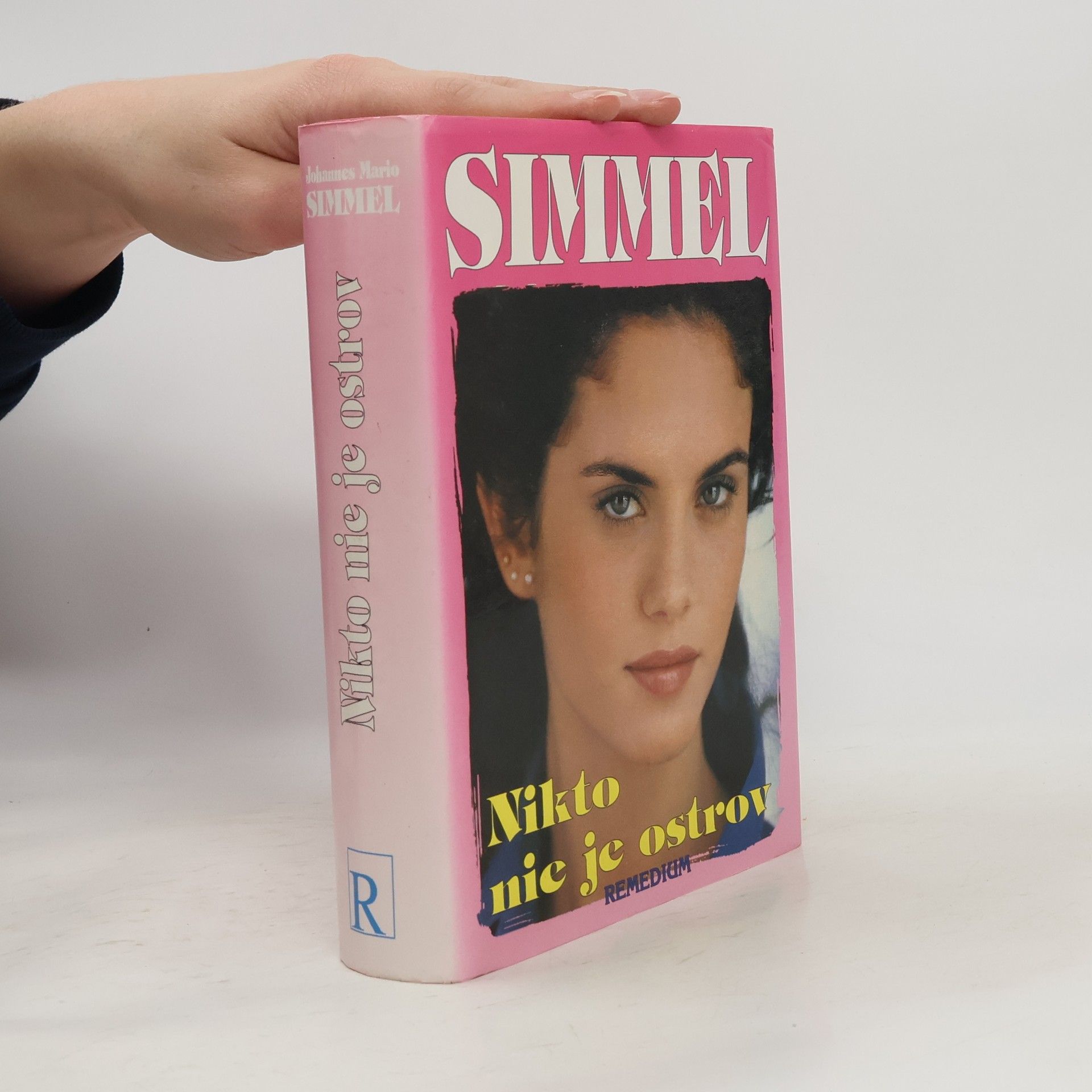 Johannes Mario Simmel Nikto nie je ostrov