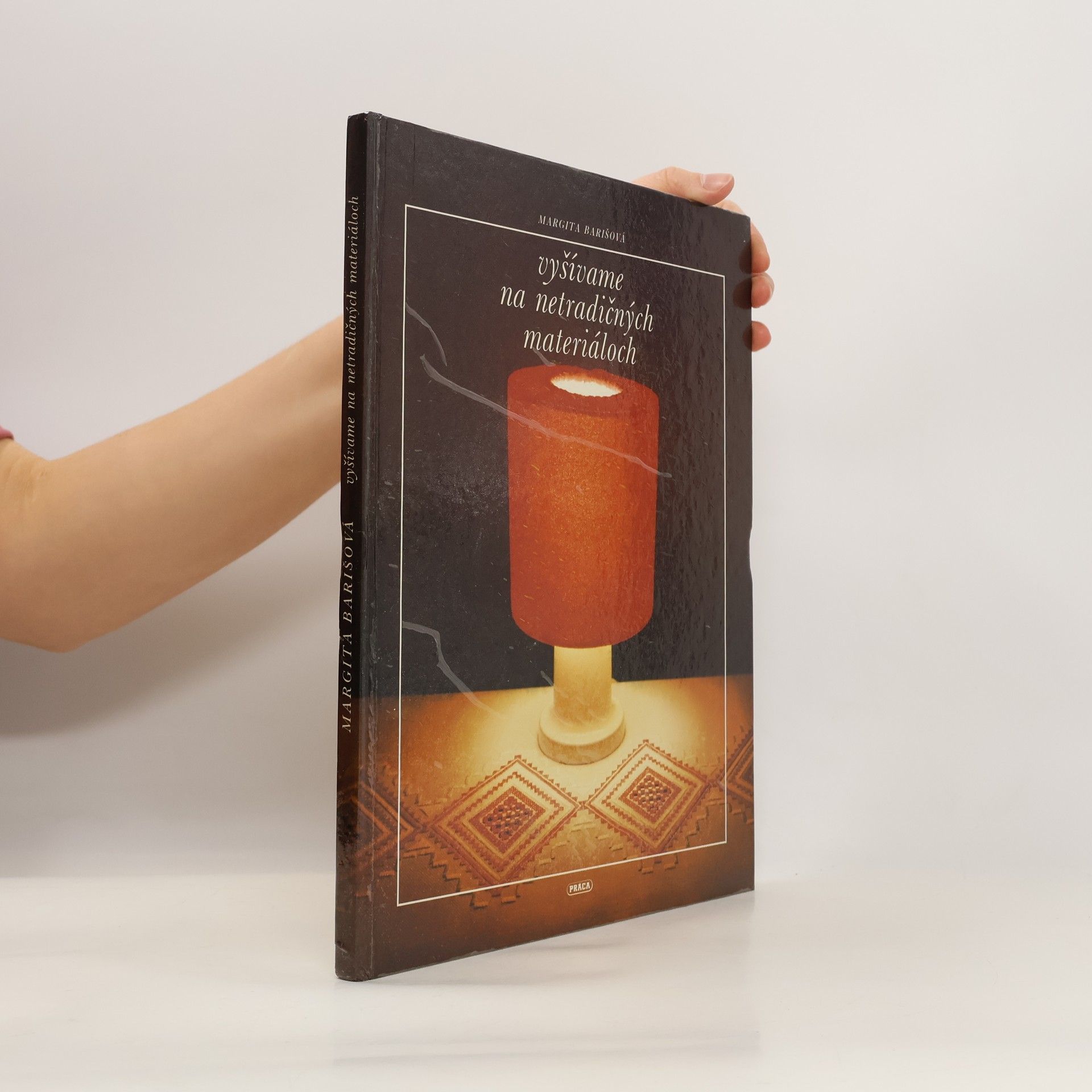 Margita Barišová Vyšívame na netradičných materiáloch