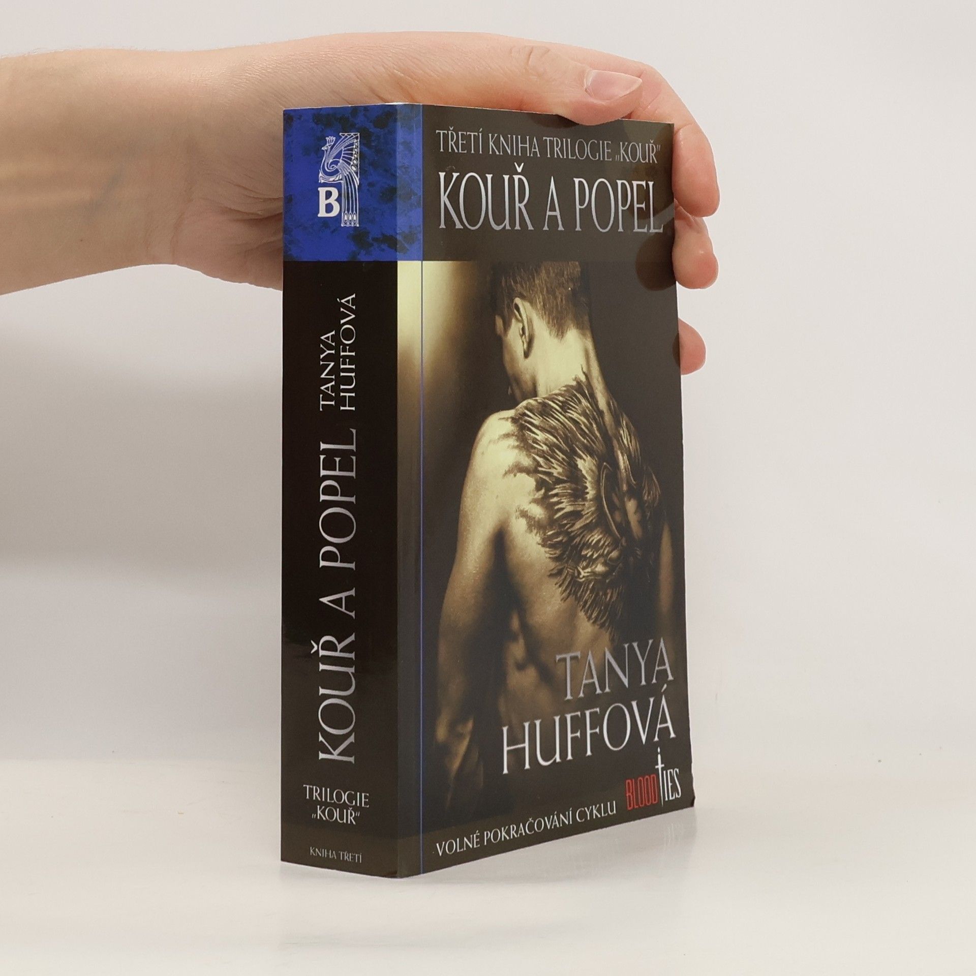 Tanya Huff Kouř a popel