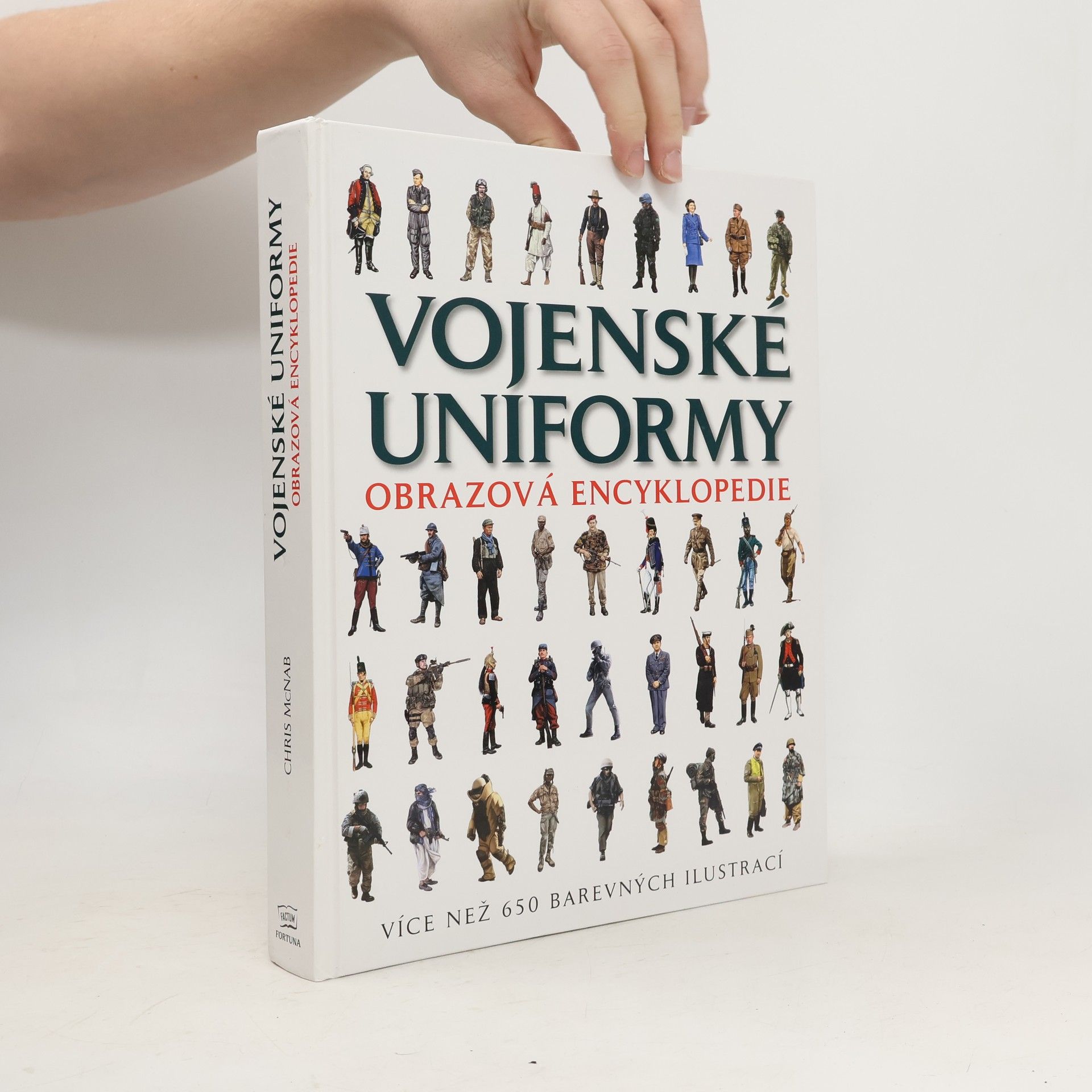 Chris McNab Vojenské uniformy: obrazová encyklopedie