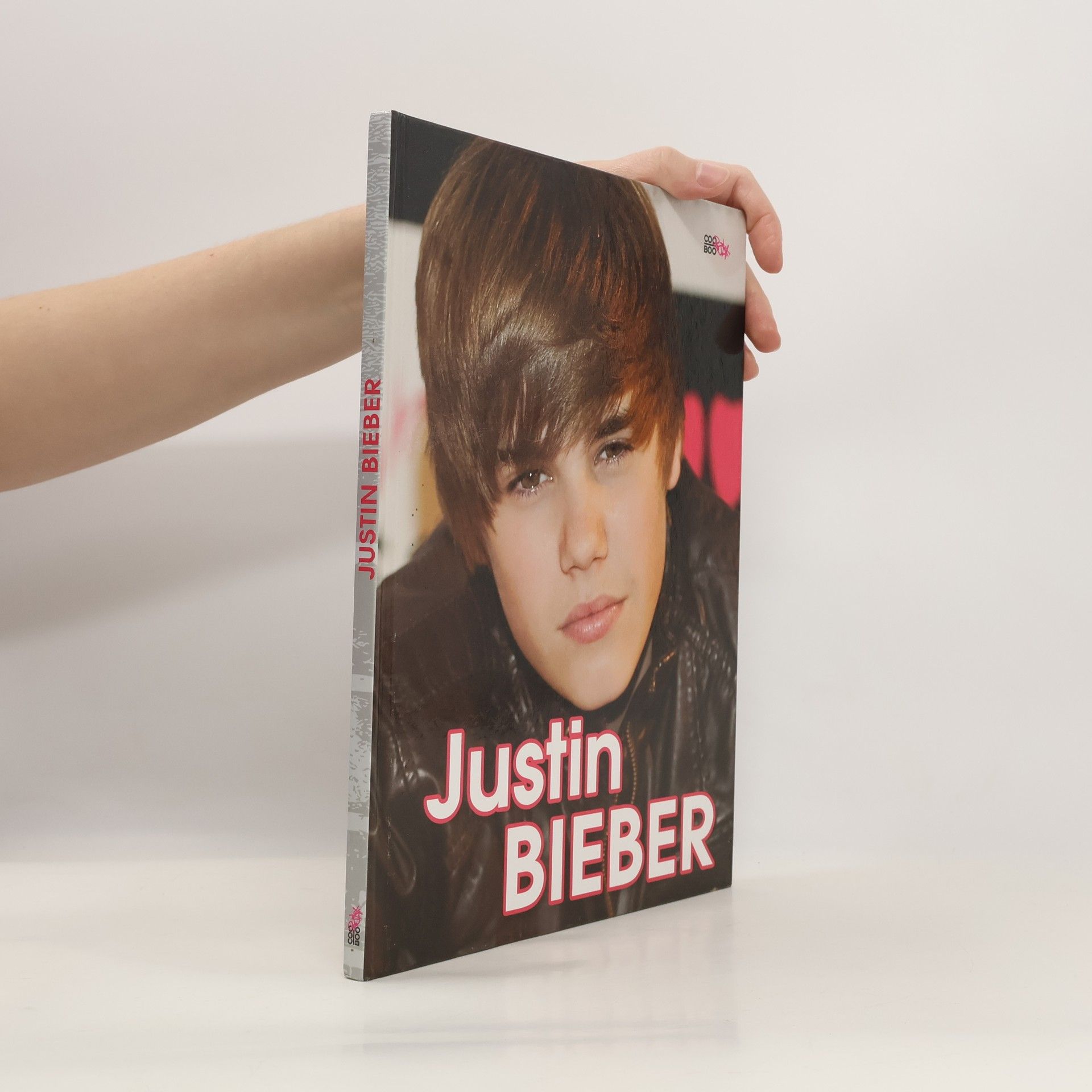 Tori Kosara Justin Bieber. Pod mikroskopem!