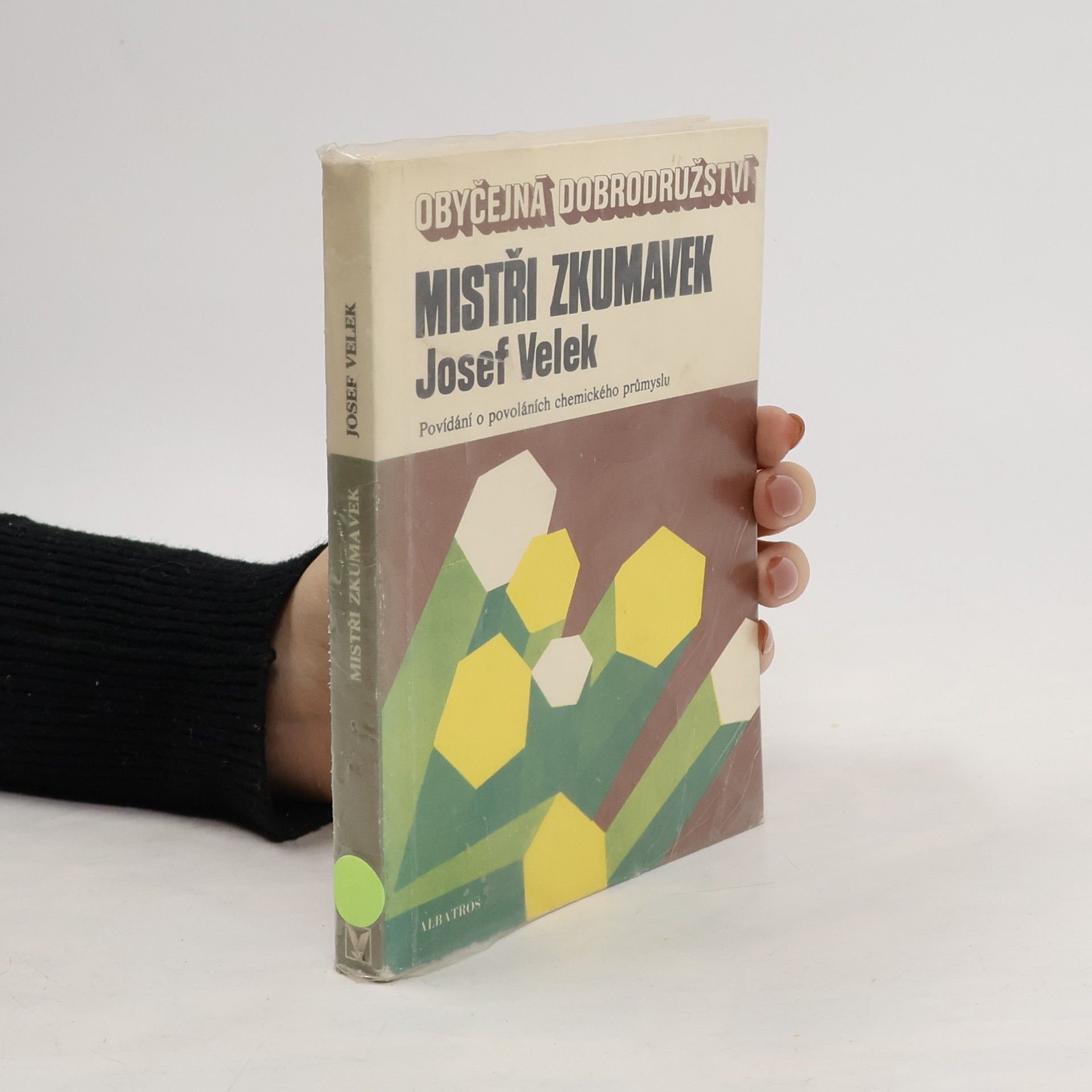 Josef Velek Mistři zkumavek : povídání o povoláních chemického průmyslu