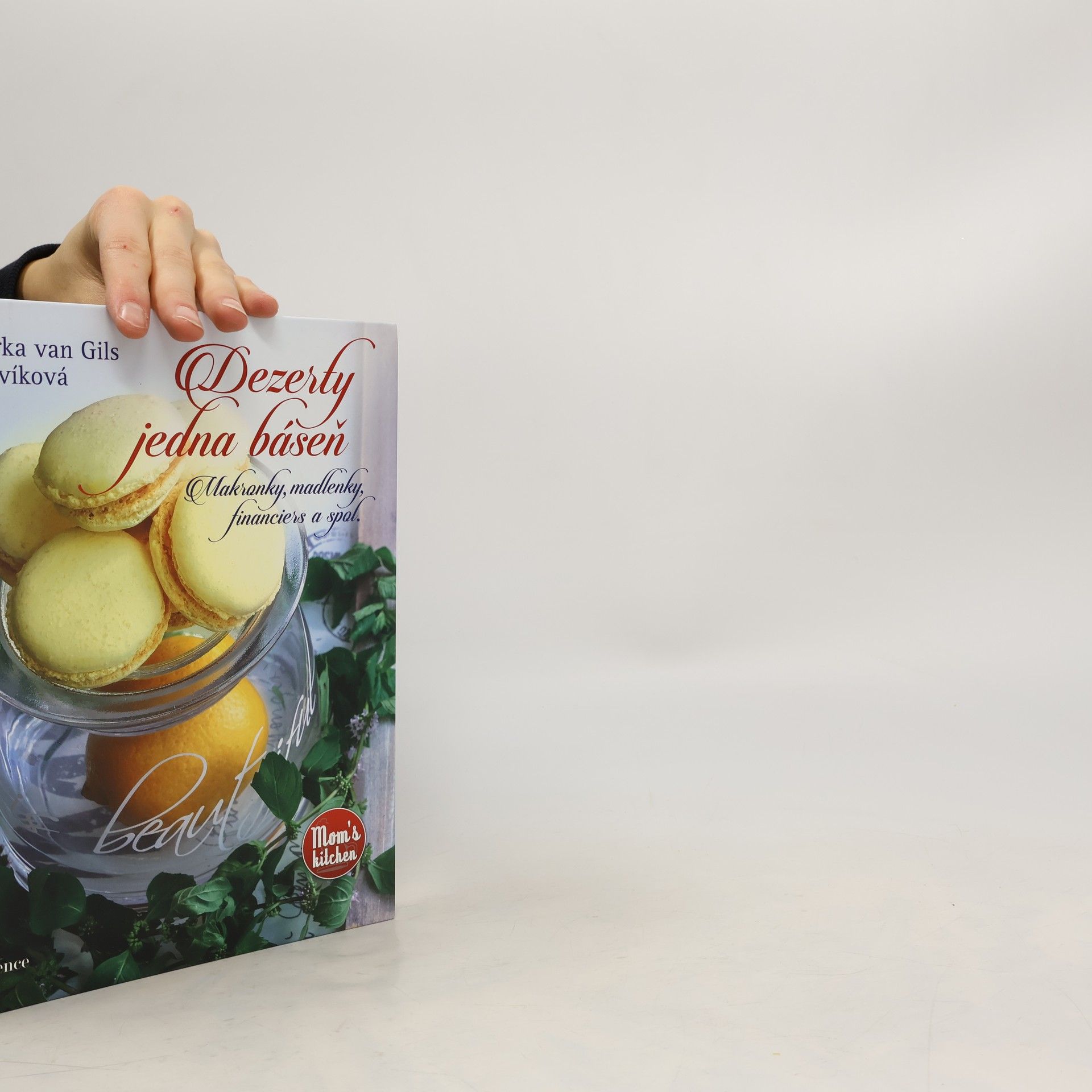 Mirka van Gils Slavíková Dezerty jedna báseň : makronky, madlenky, financiers a spol.