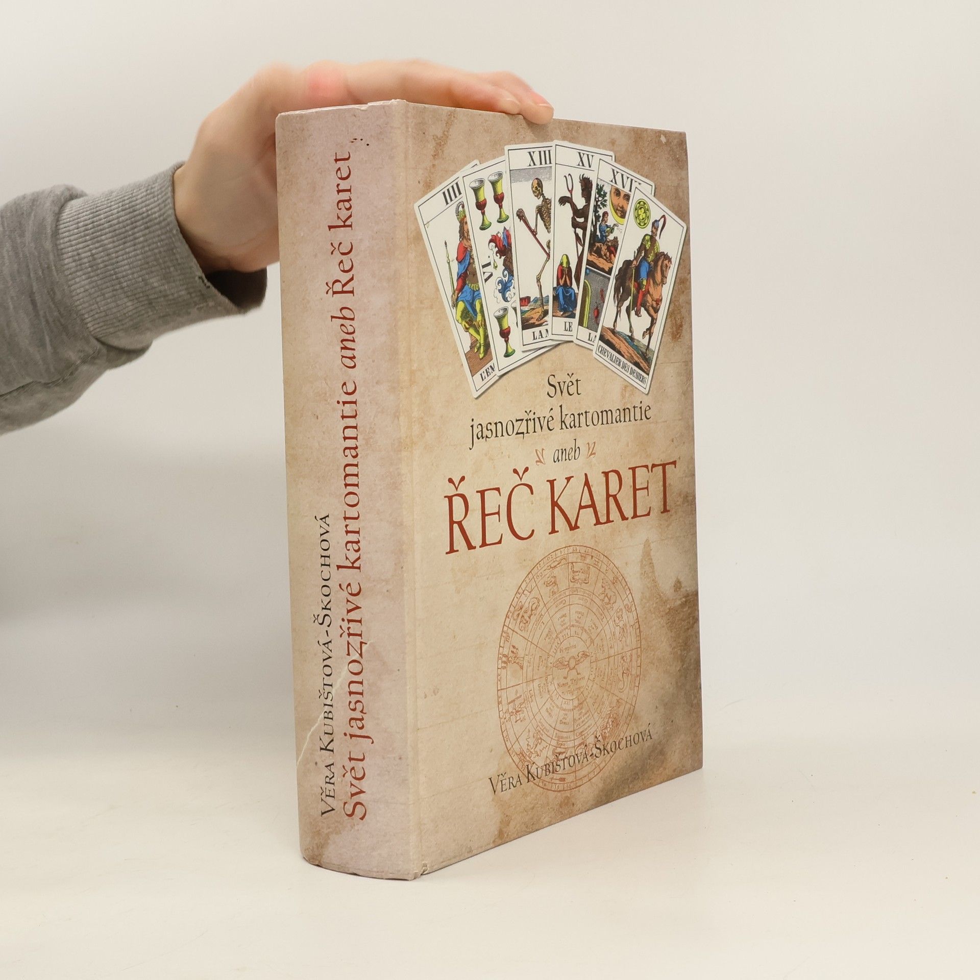 Svět jasnozřivé kartomantie aneb řeč karet