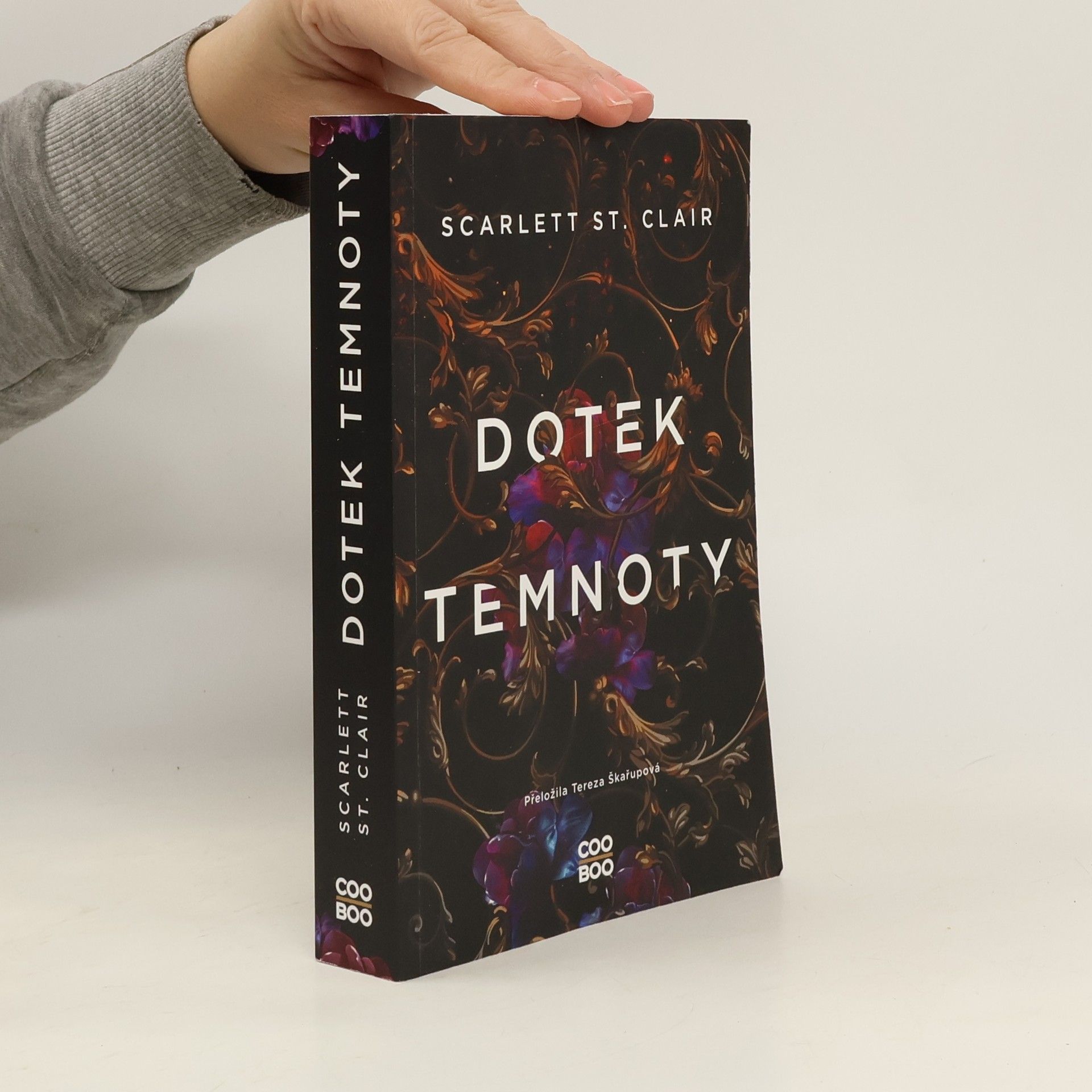 Scarlett St. Clair Dotek temnoty