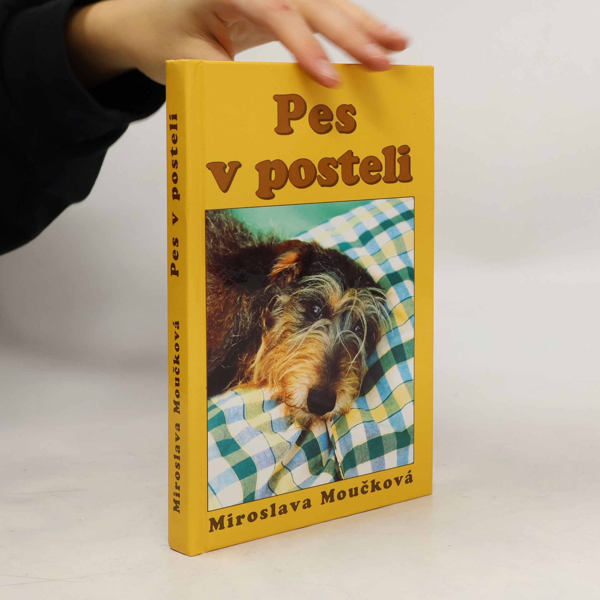 Moučková Miroslava Pes v posteli