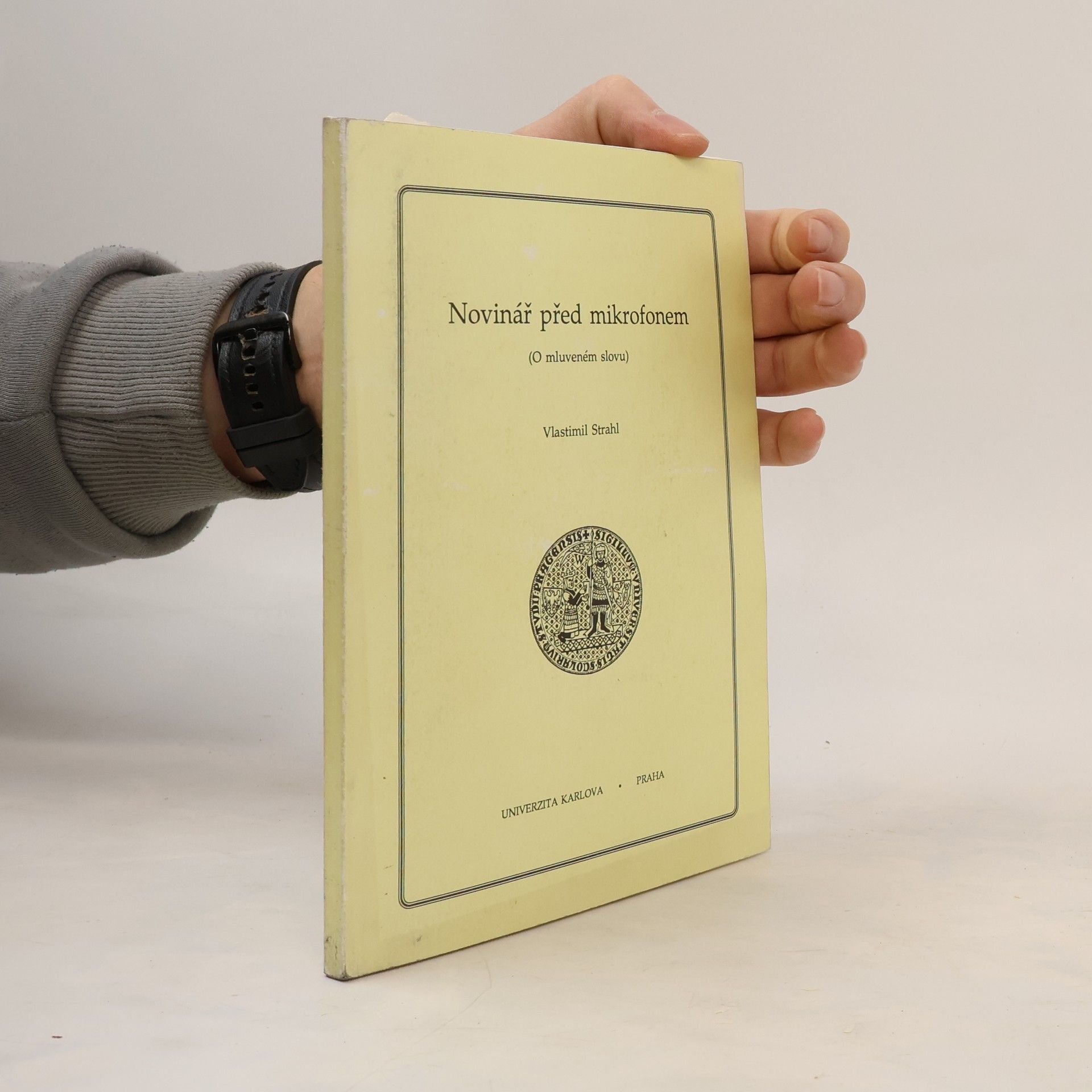 Vlastimil Strahl Novinář před mikrofonem : O mluveném slovu