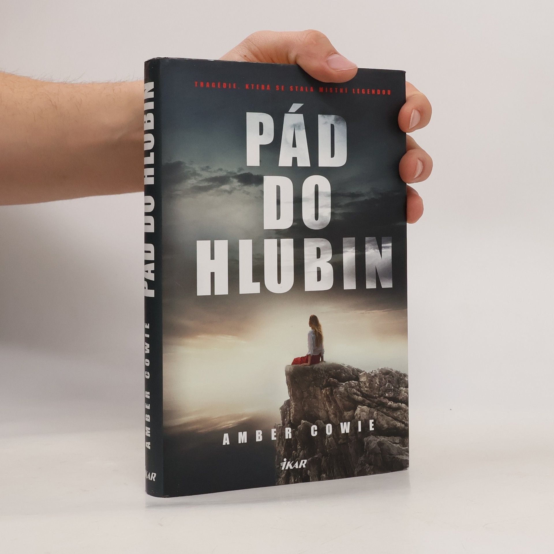 Amber Cowie Pád do hlubin