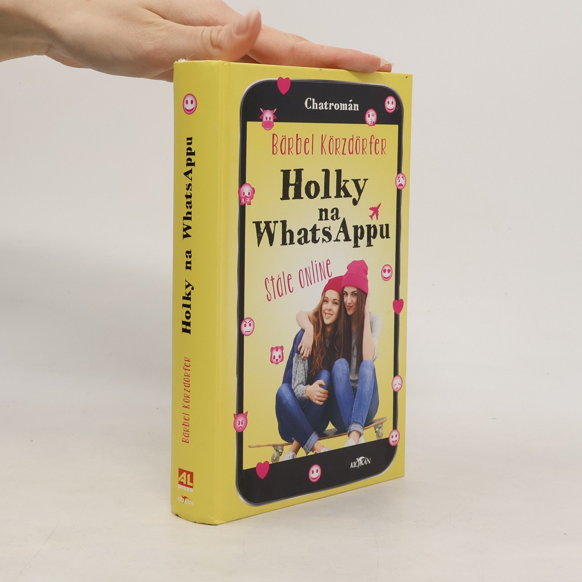 Holky na WhatsAppu. Stále online