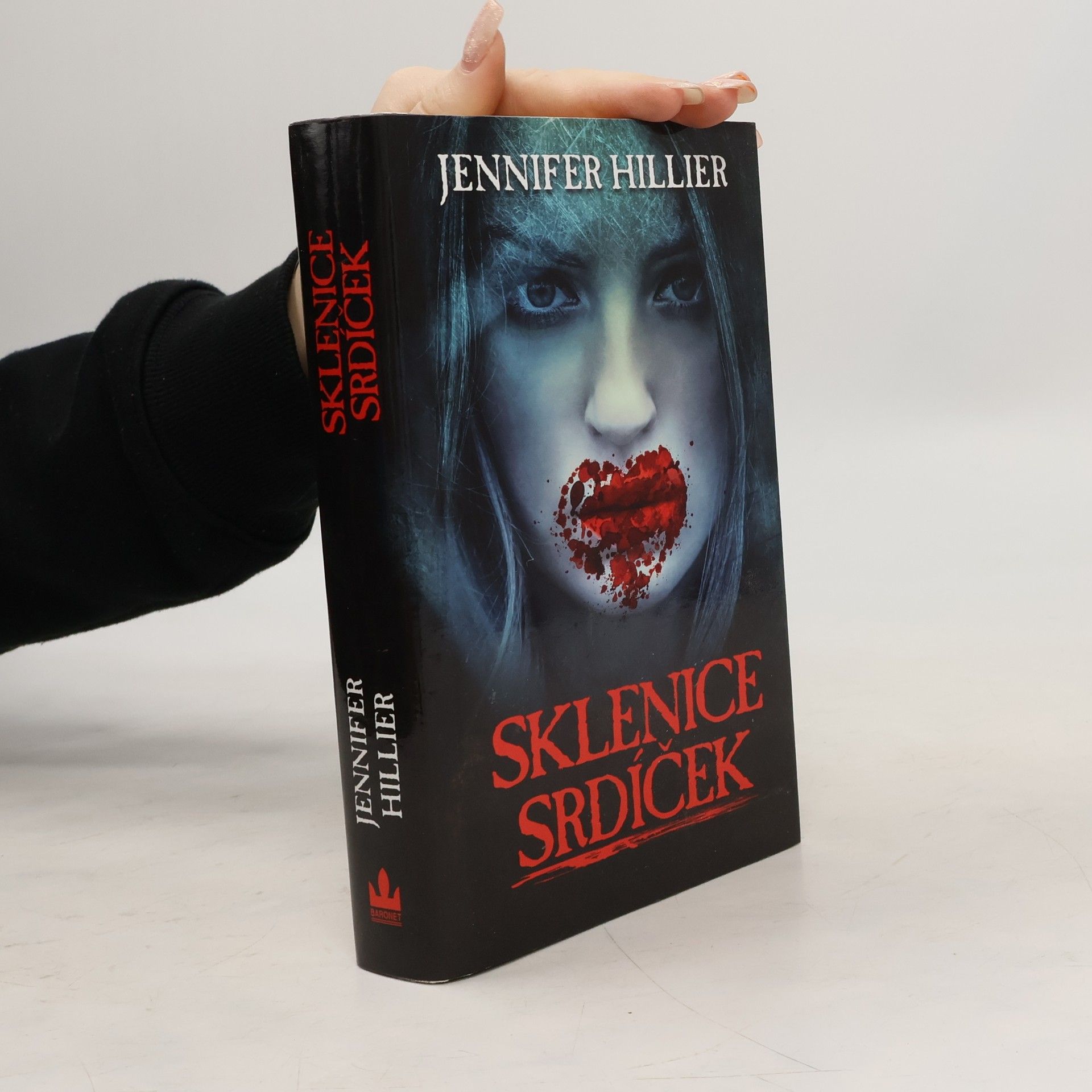 Jennifer Hillier Sklenice srdíček