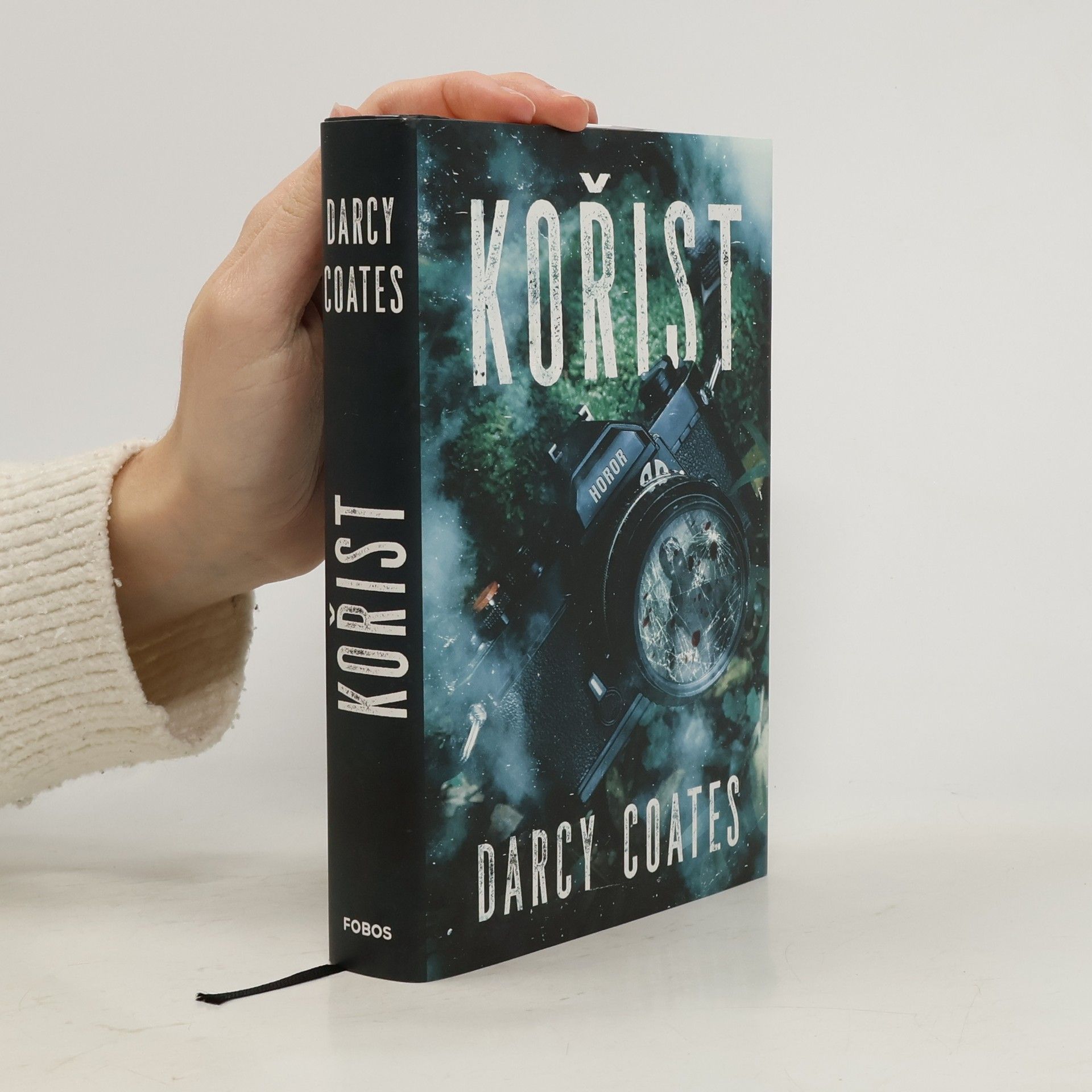 Darcy Coates Kořist