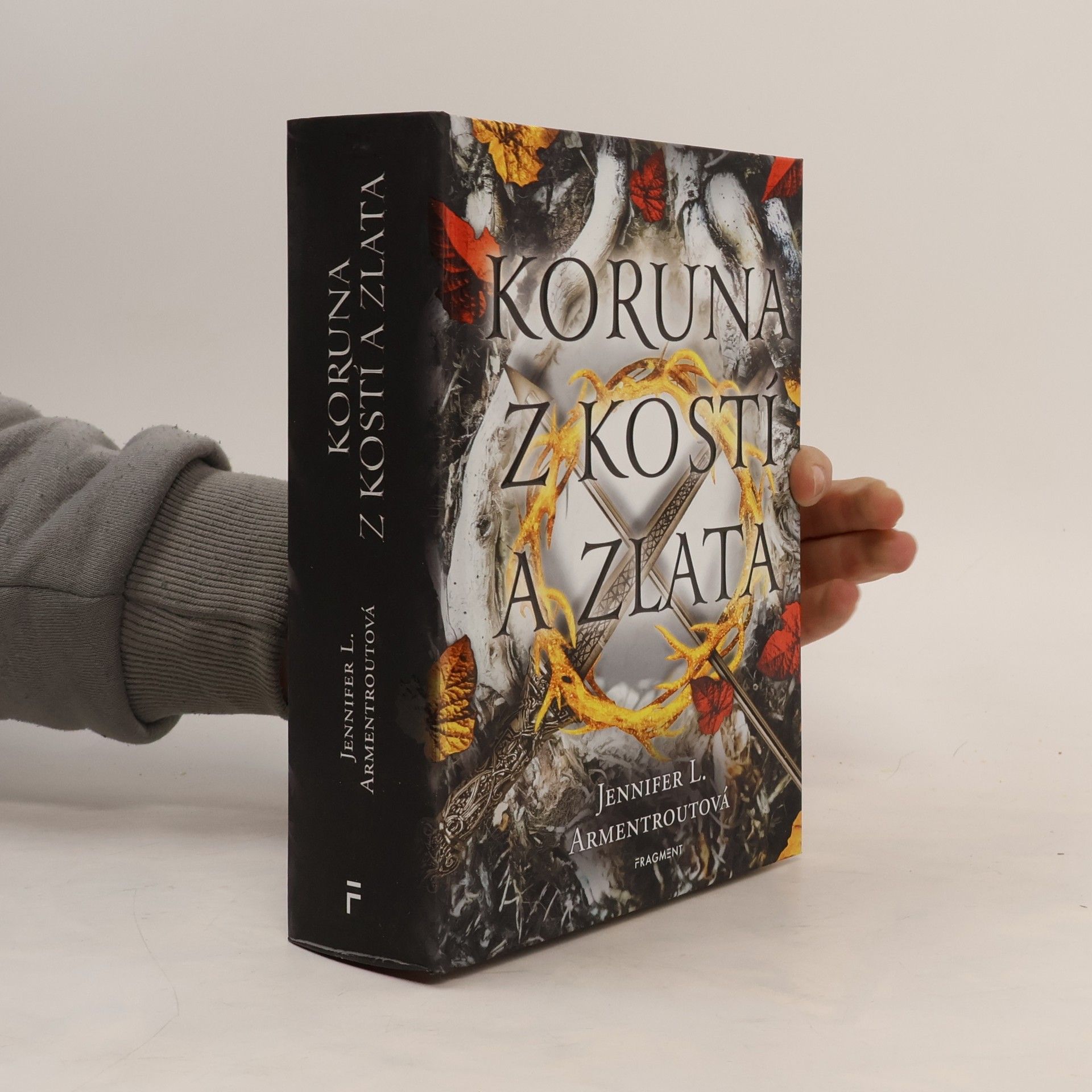 Jennifer Armentrout Koruna z kostí a zlata