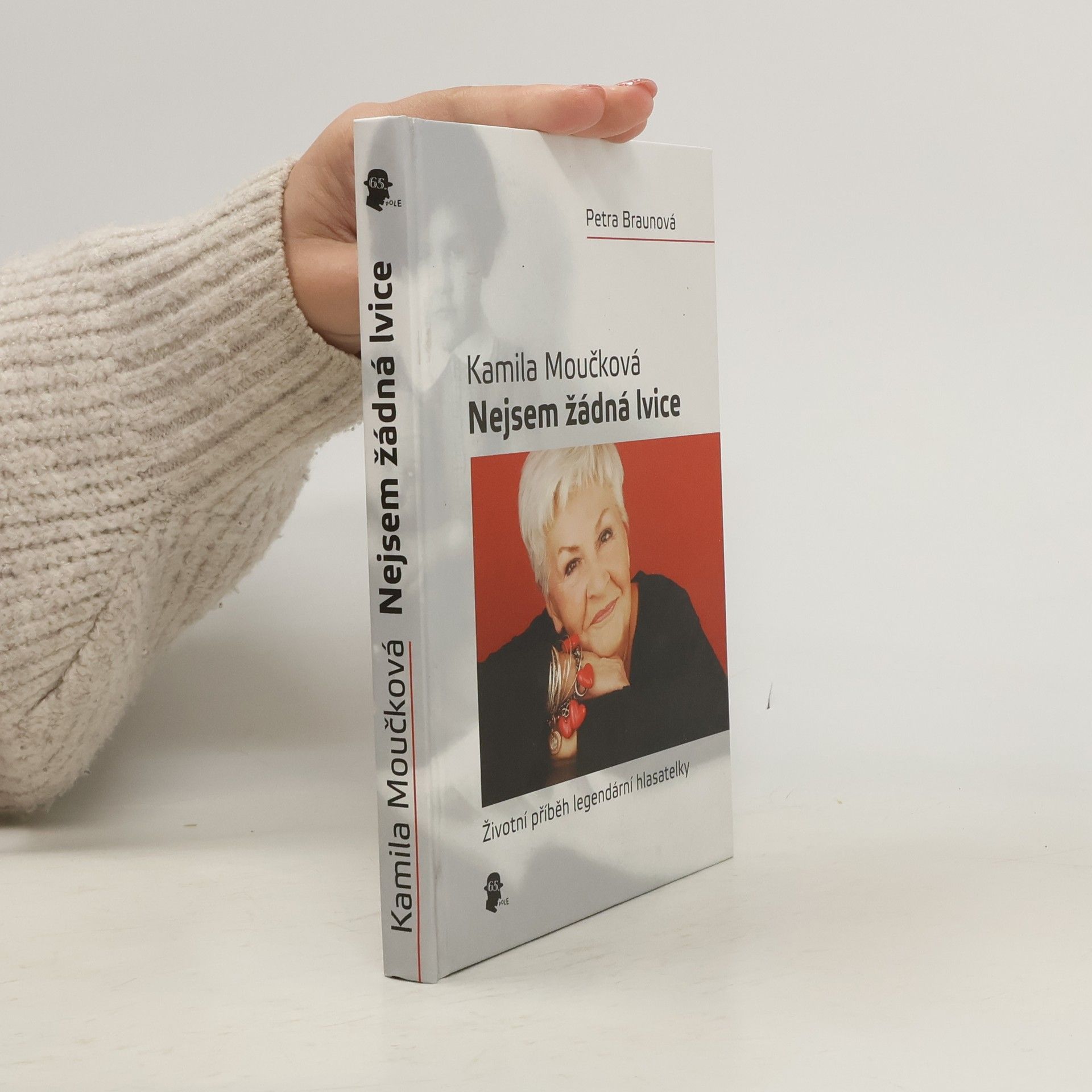 Kamila Moučková Nejsem žádná lvice : životní příběh legendární hlasatelky