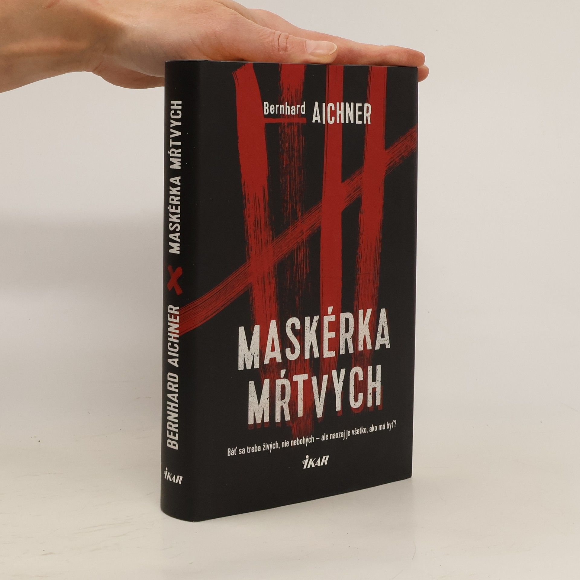 Bernhard Aichner Maskérka mŕtvych