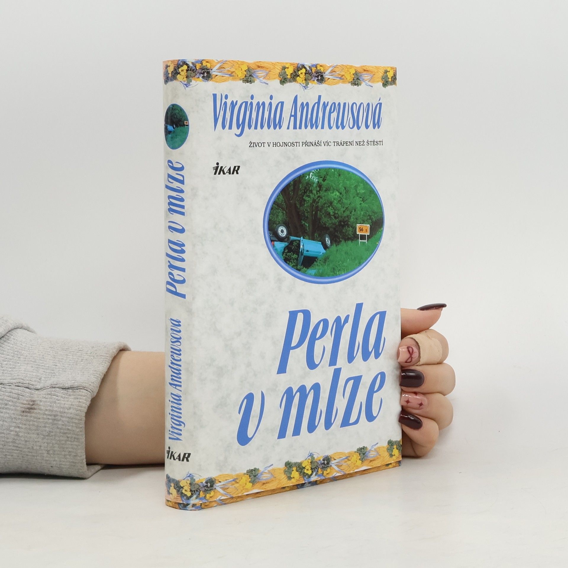 Virginia Cleo Andrews Perla v mlze