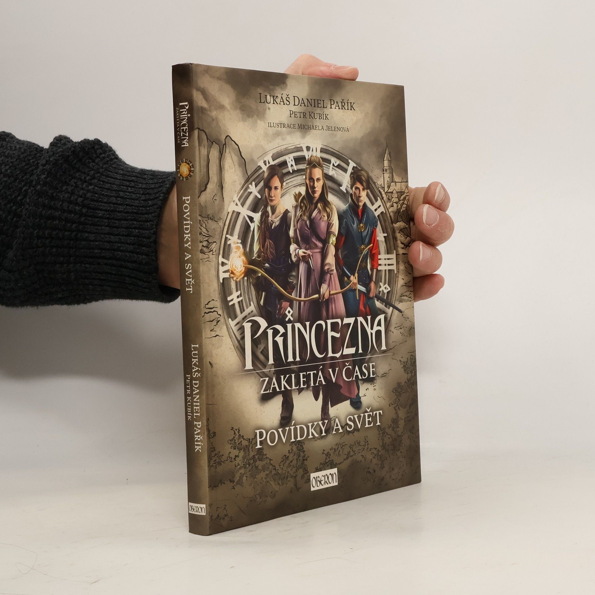 Princezna zakletá v čase: povídky a svět