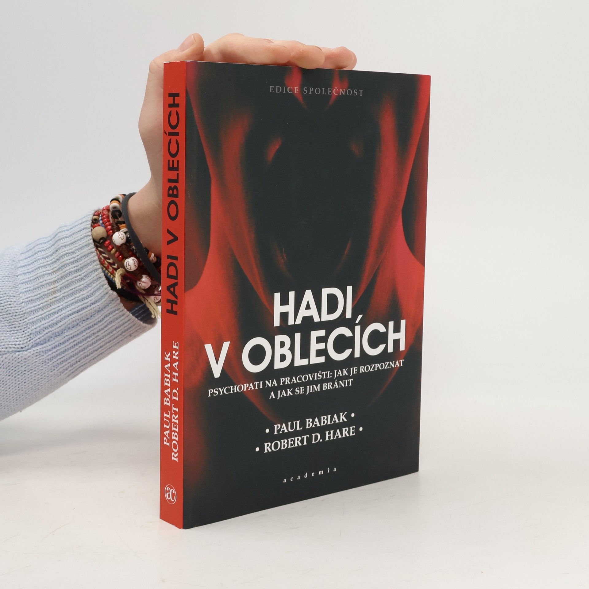 Paul Babiak Hadi v oblecích