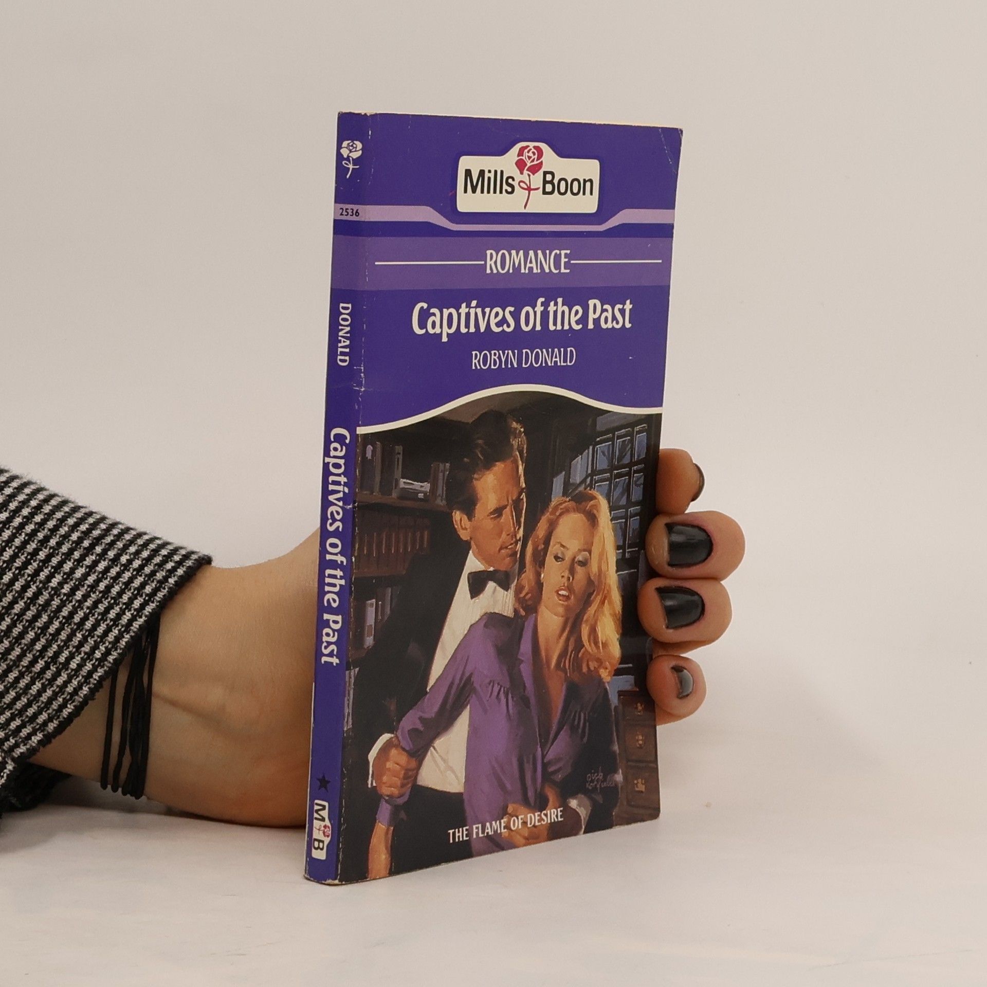 Robyn Donald Captives of the Past