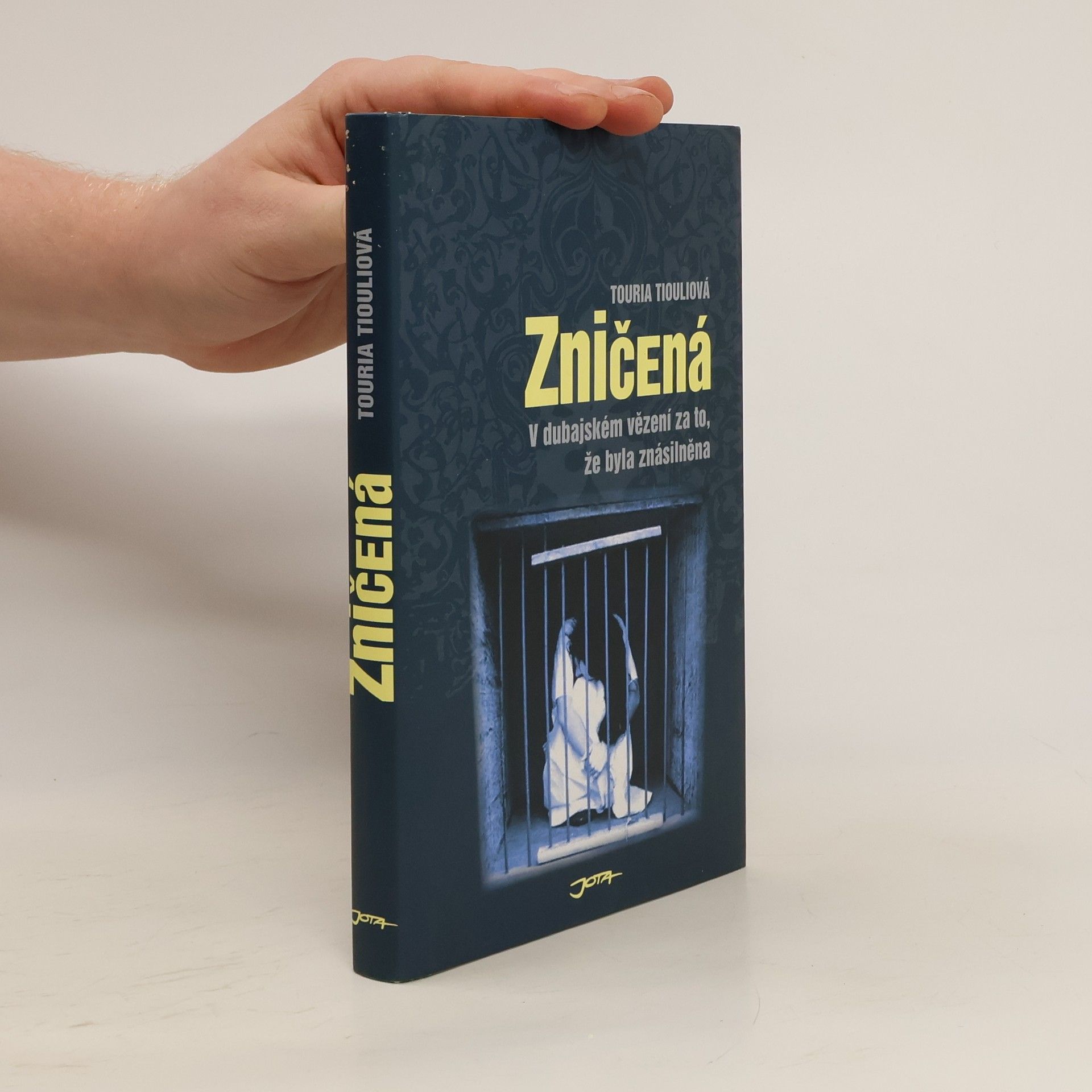 Touria Tiouli Zničená. V dubajském vězení za to, že byla znásilněna