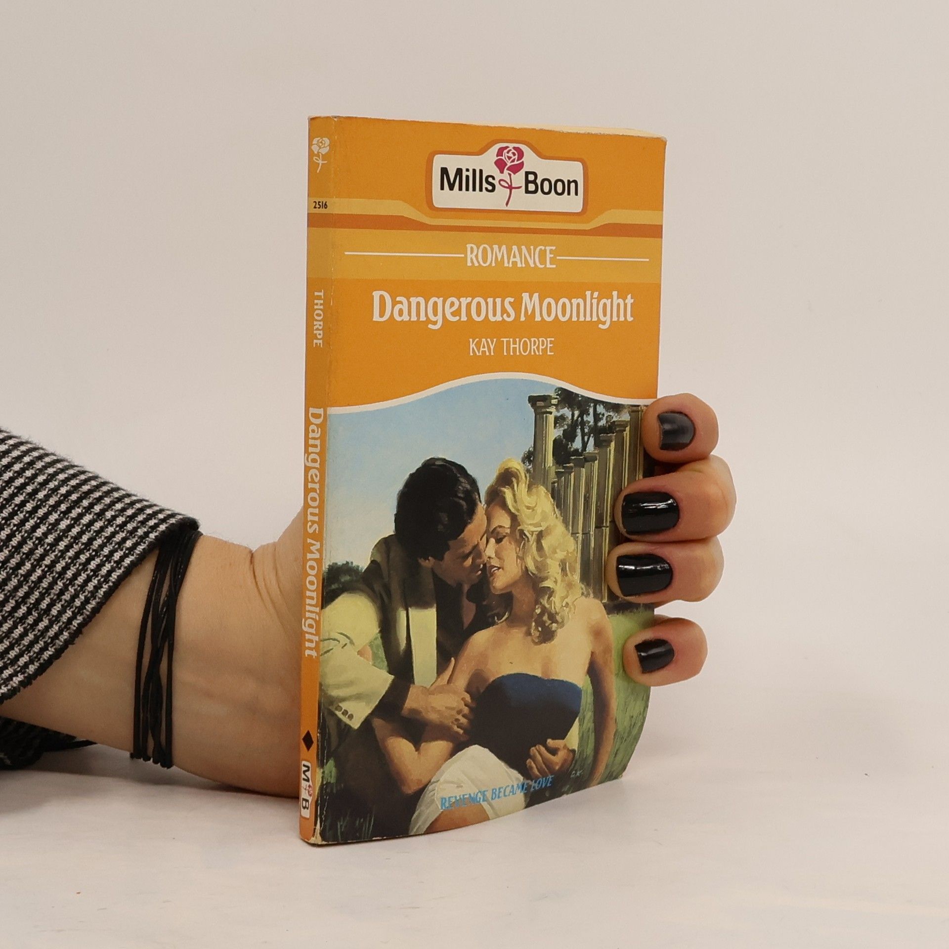 Kay Thorpe Dangerous Moonlight