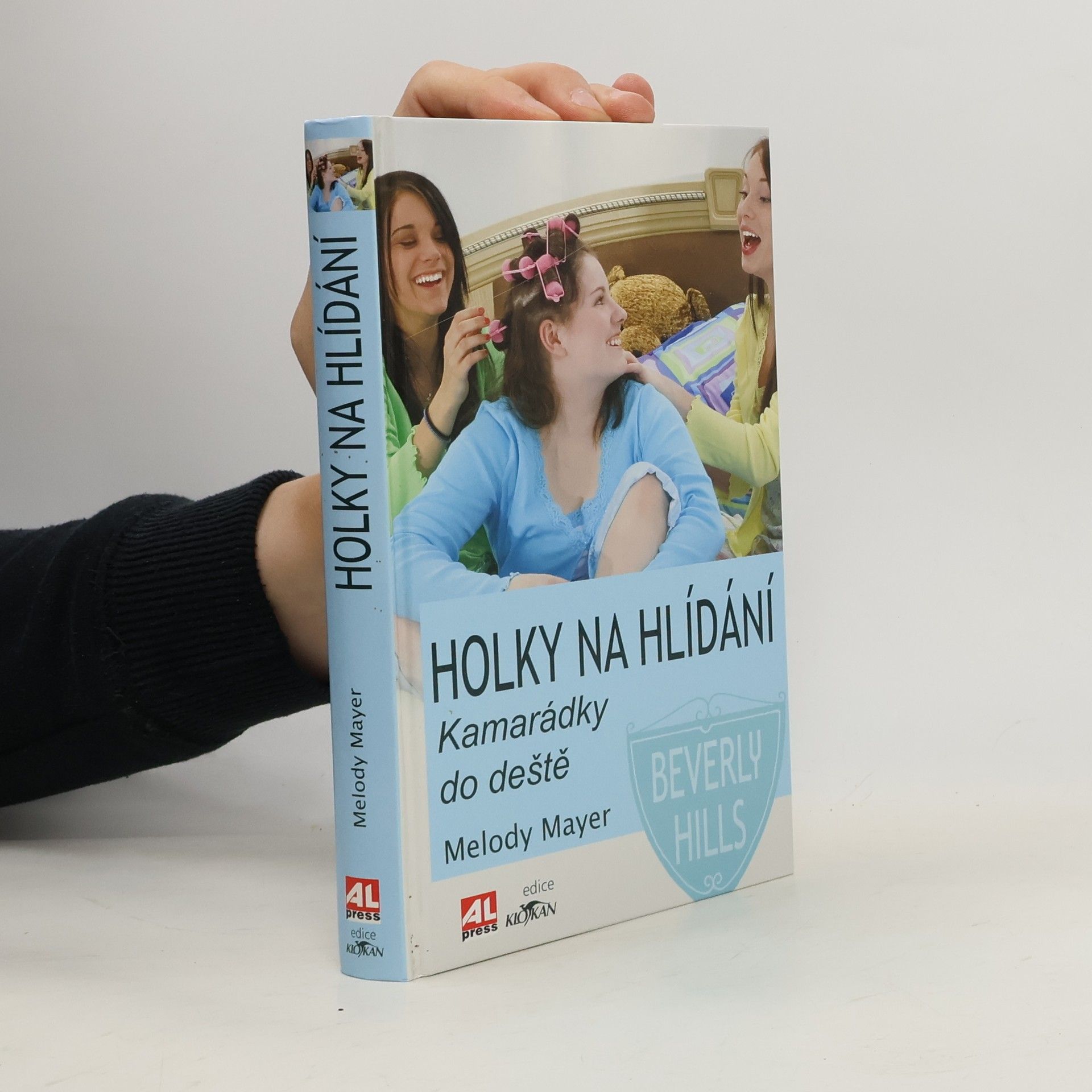 Melody Mayer Holky na hlídání. Kamarádky do deště