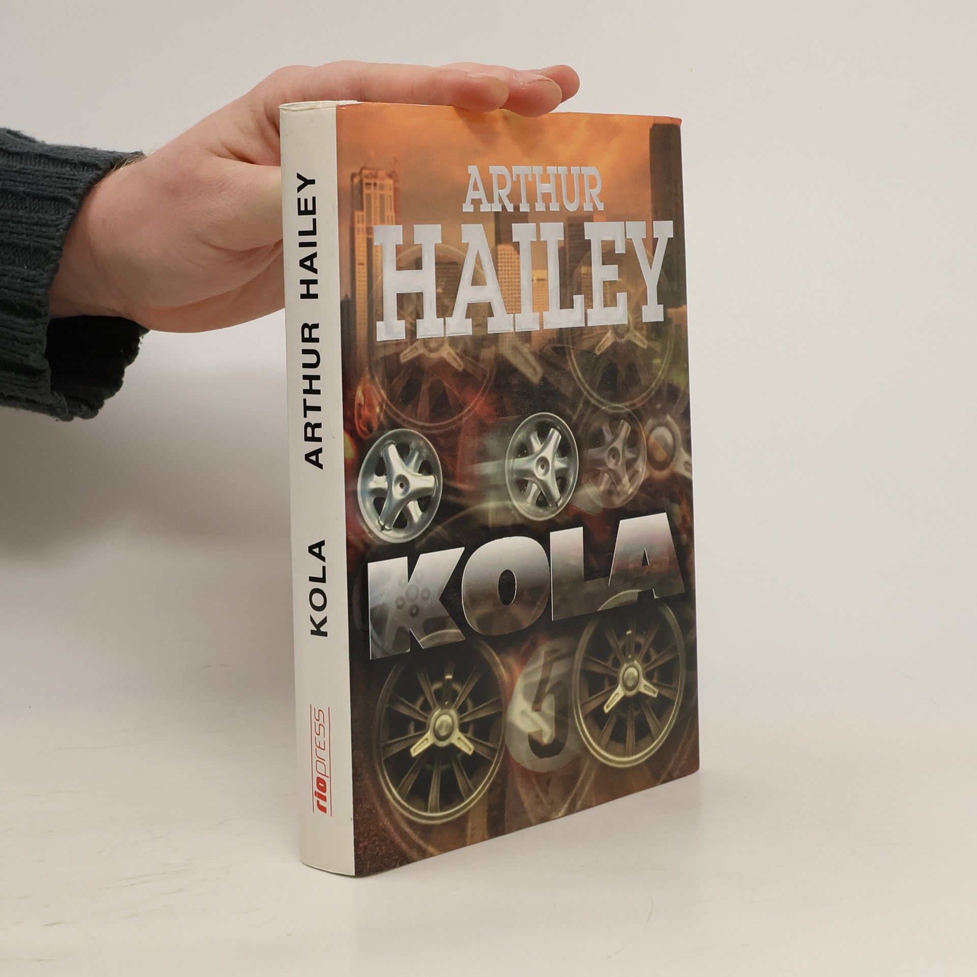 Arthur Hailey Kola