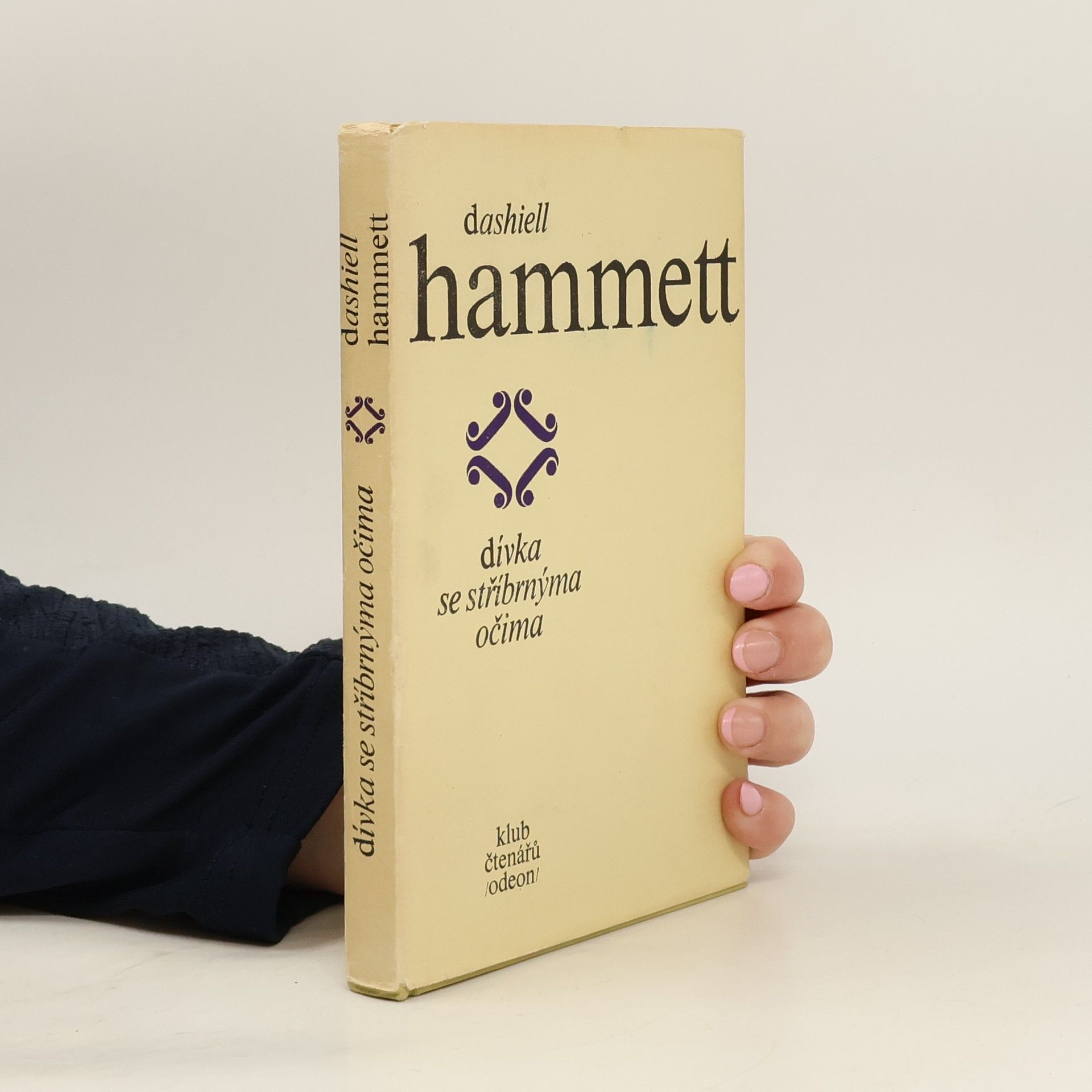 Dashiell Hammett Dívka se stříbrnýma očima