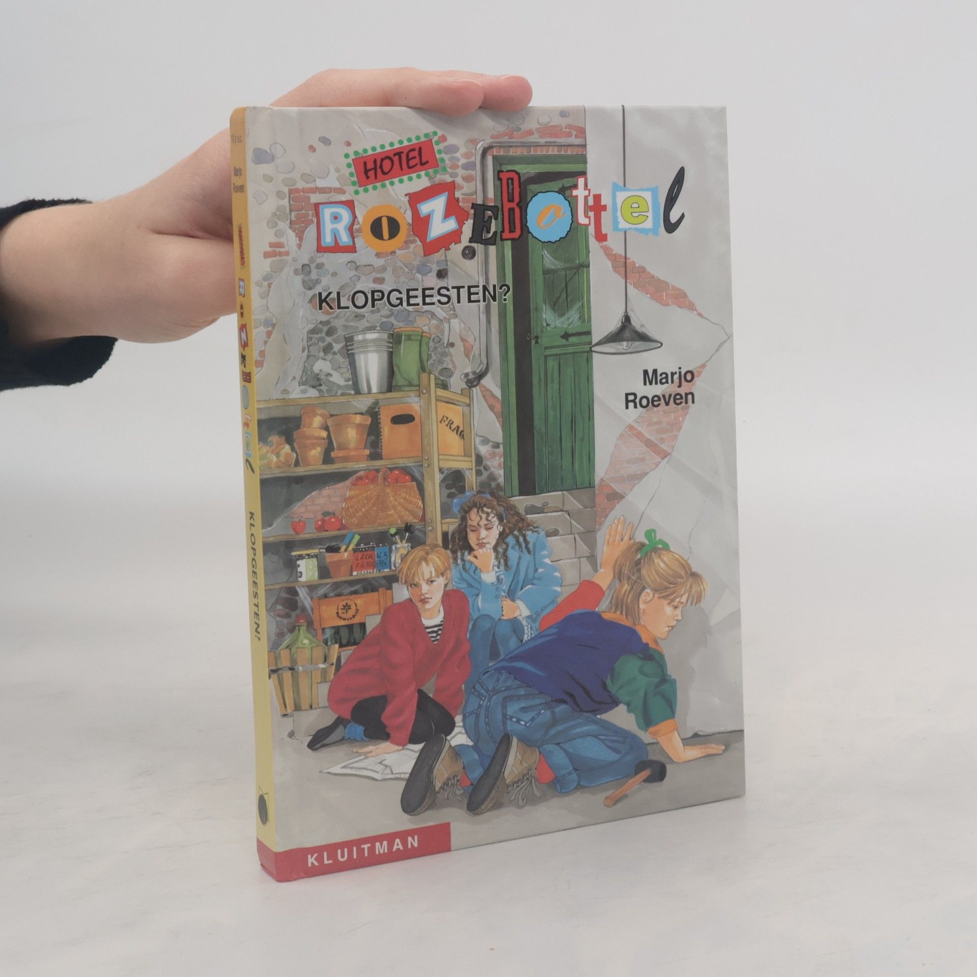 Marjo Roeven Hotel Rozebottel. Klopgeesten?