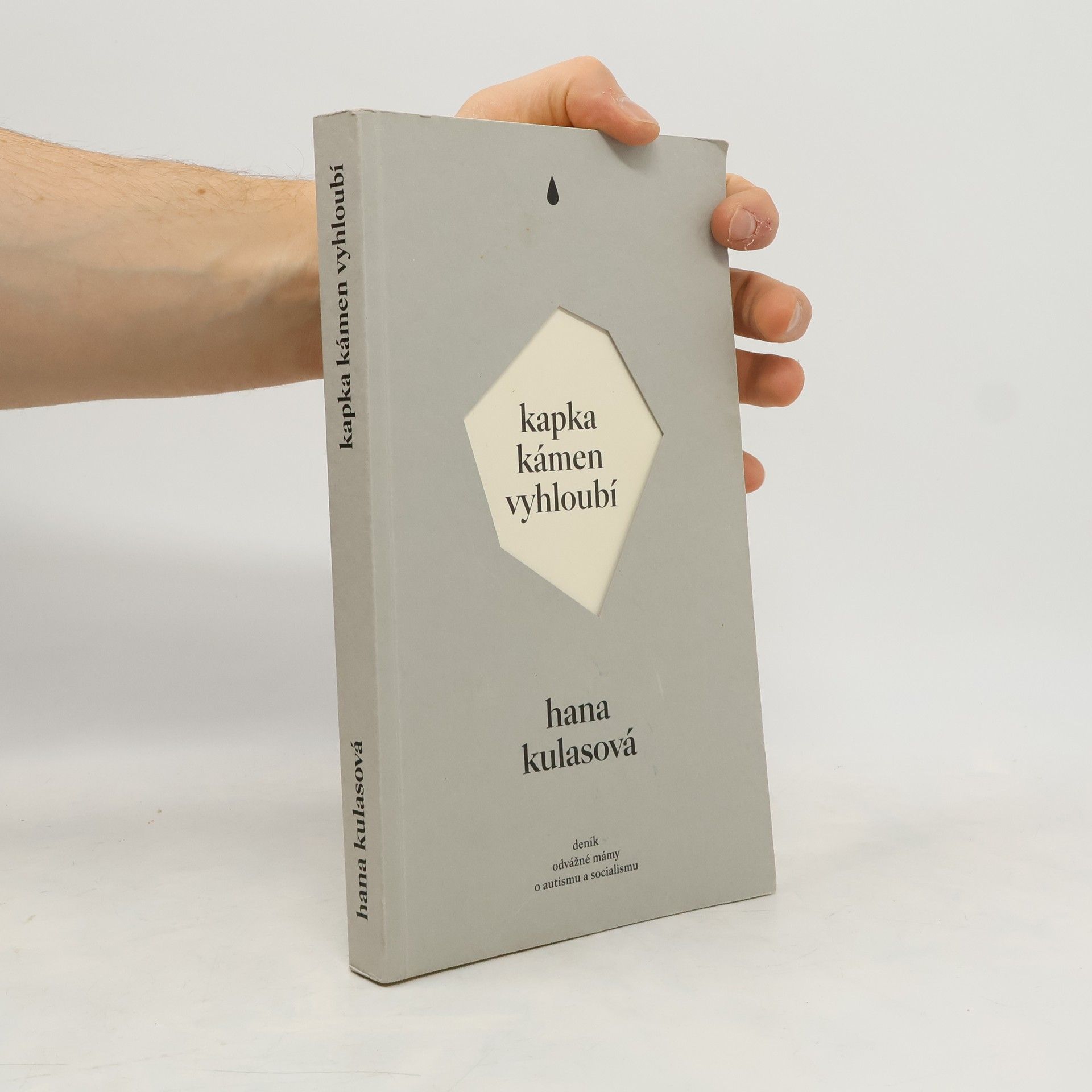 Hana Kulasová Kapka kámen vyhloubí