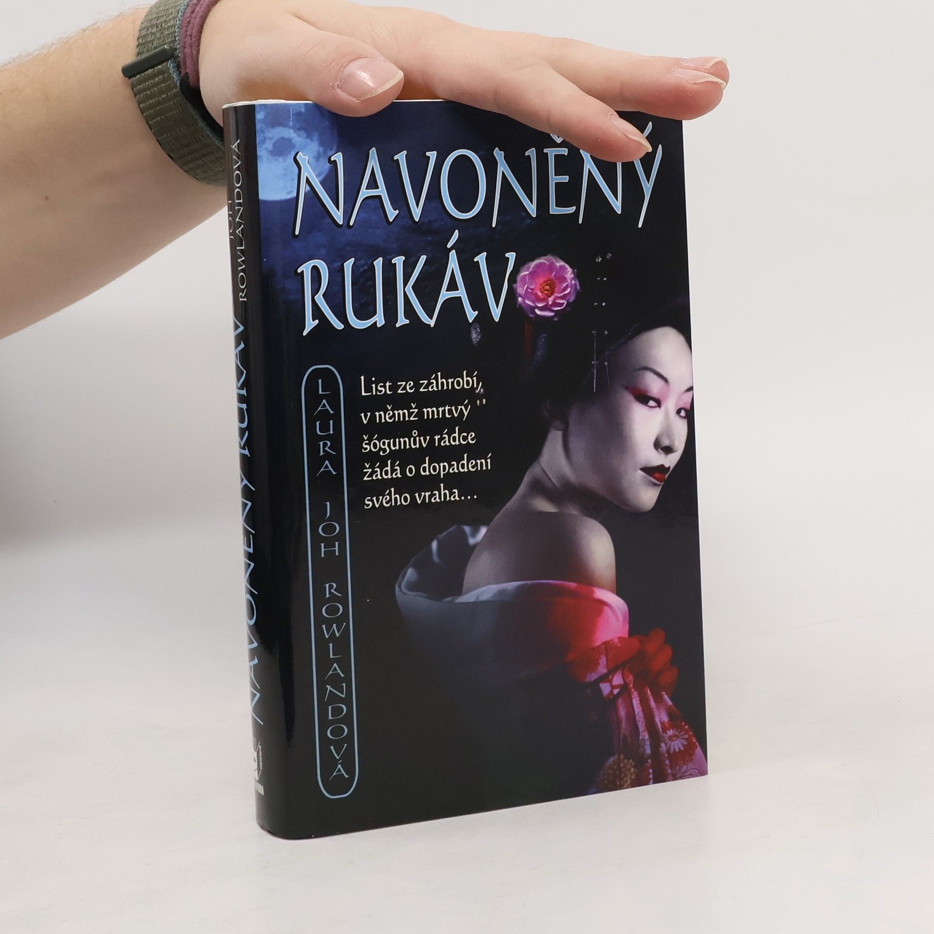Laura Joh Rowland Navoněný rukáv