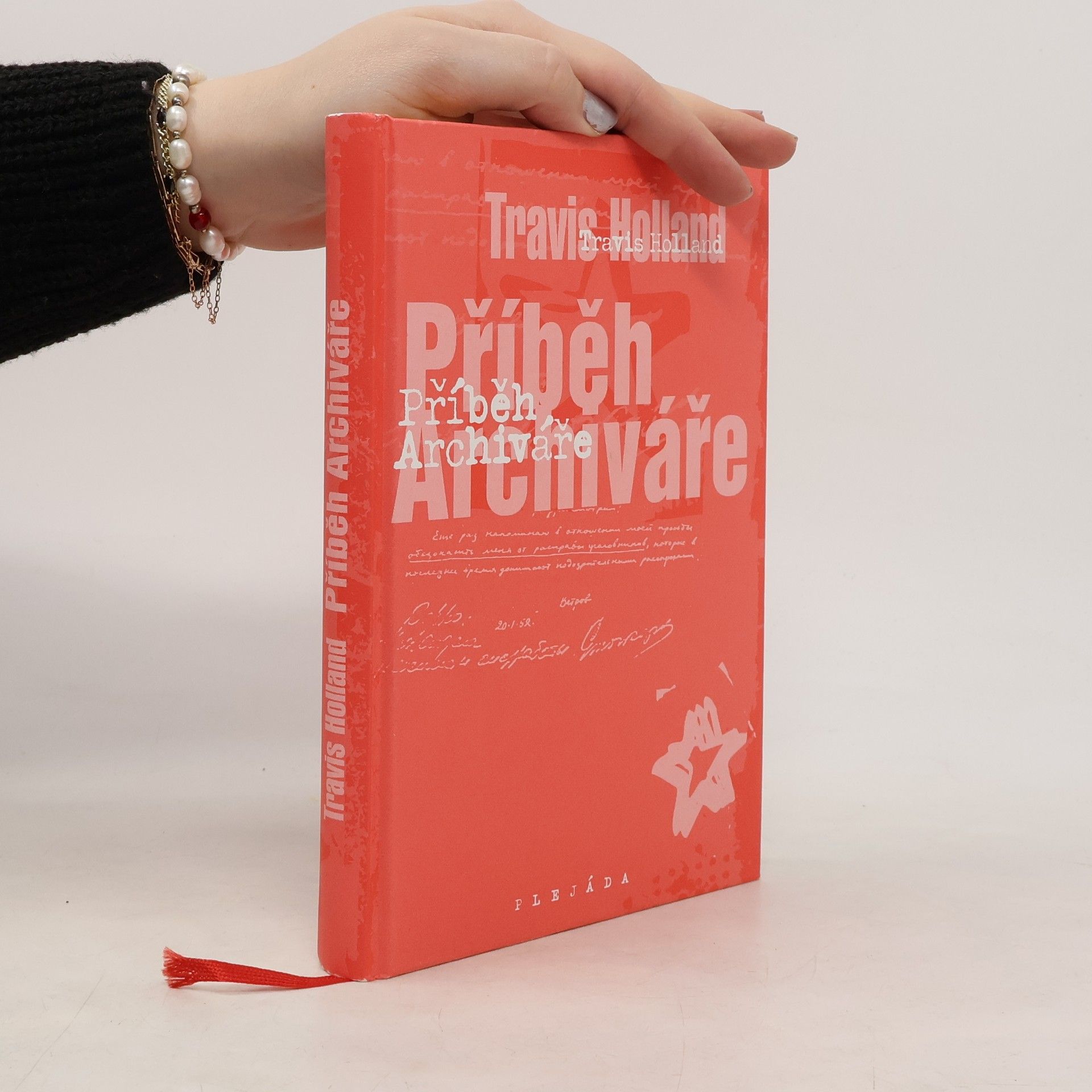 Travis Holland Příběh archiváře