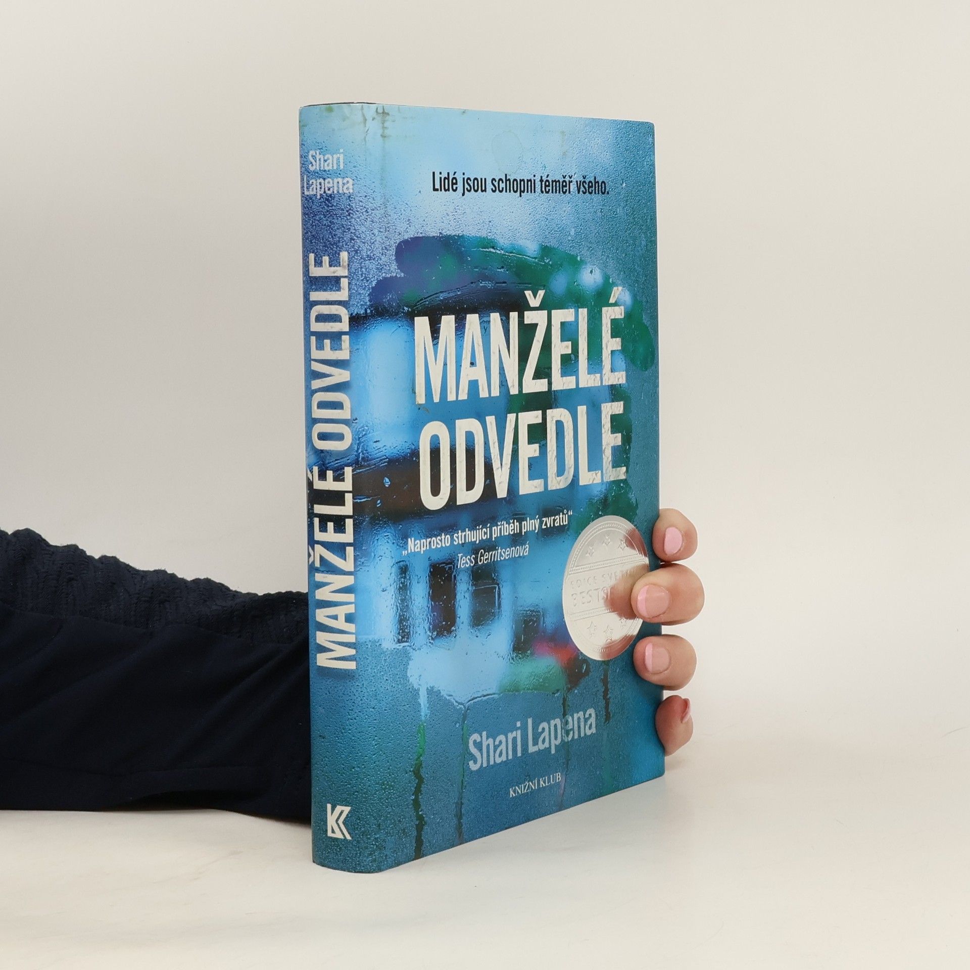 Shari Lapenová Manželé odvedle