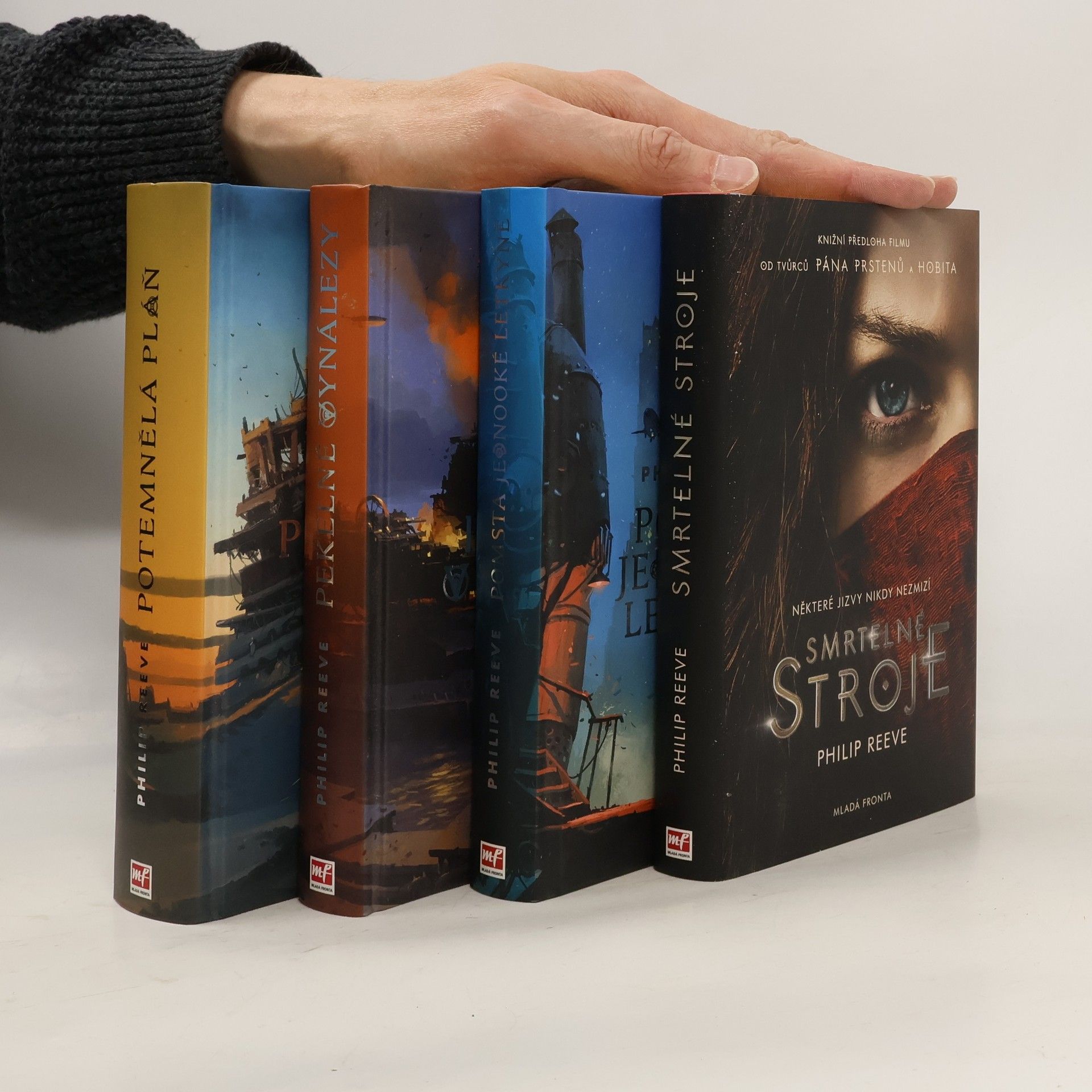 Philip Reeve Kroniky hladových měst 1-4