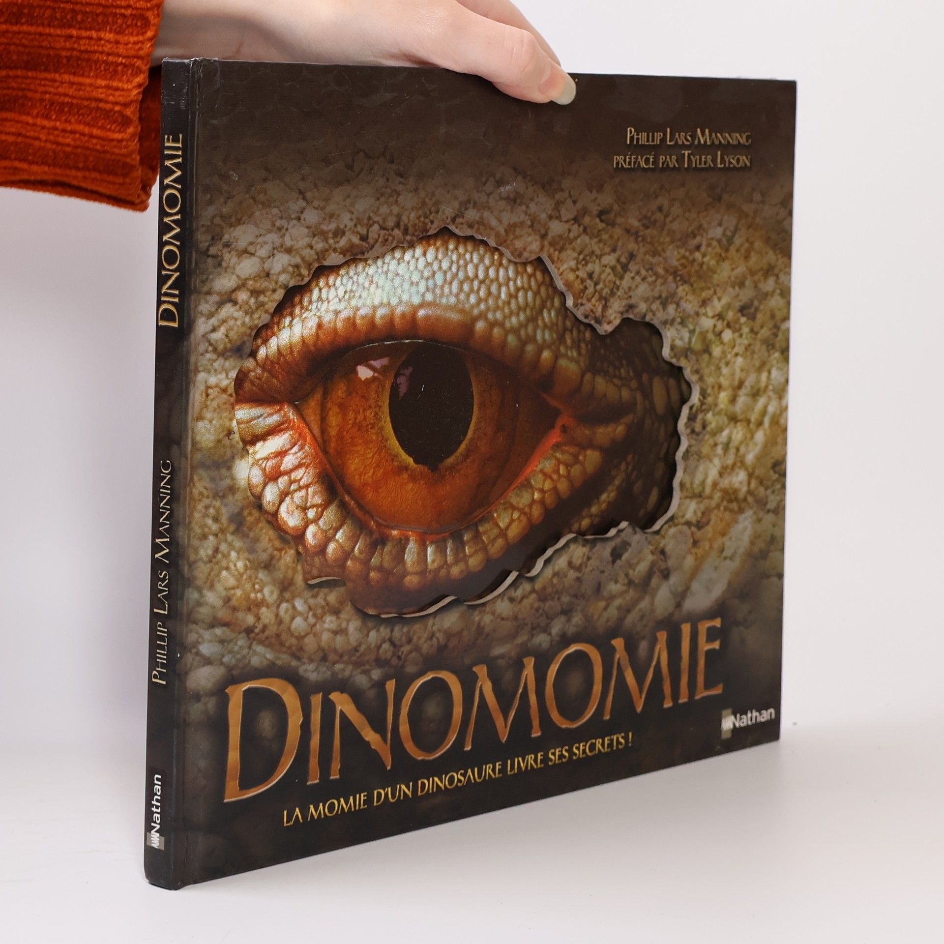 Phillip Lars Manning Dinomomie