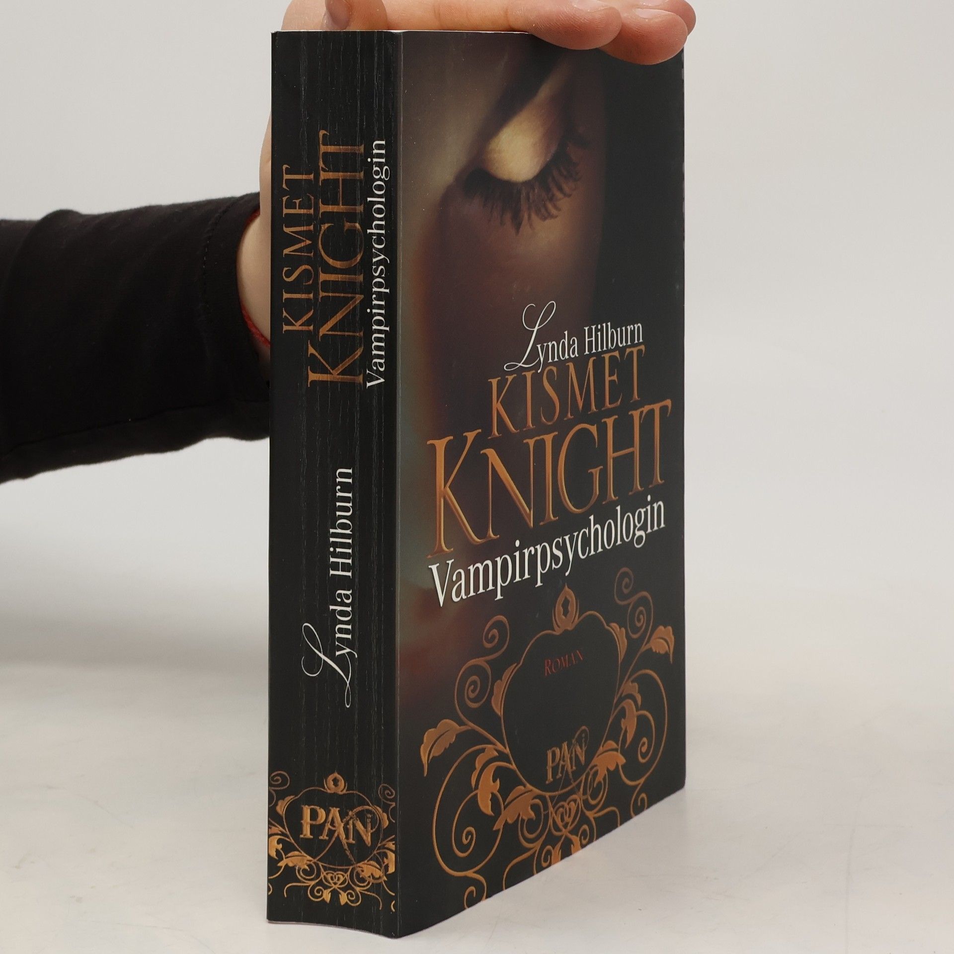 Lynda Hilburn Kismet Knight, Vampirpsychologin