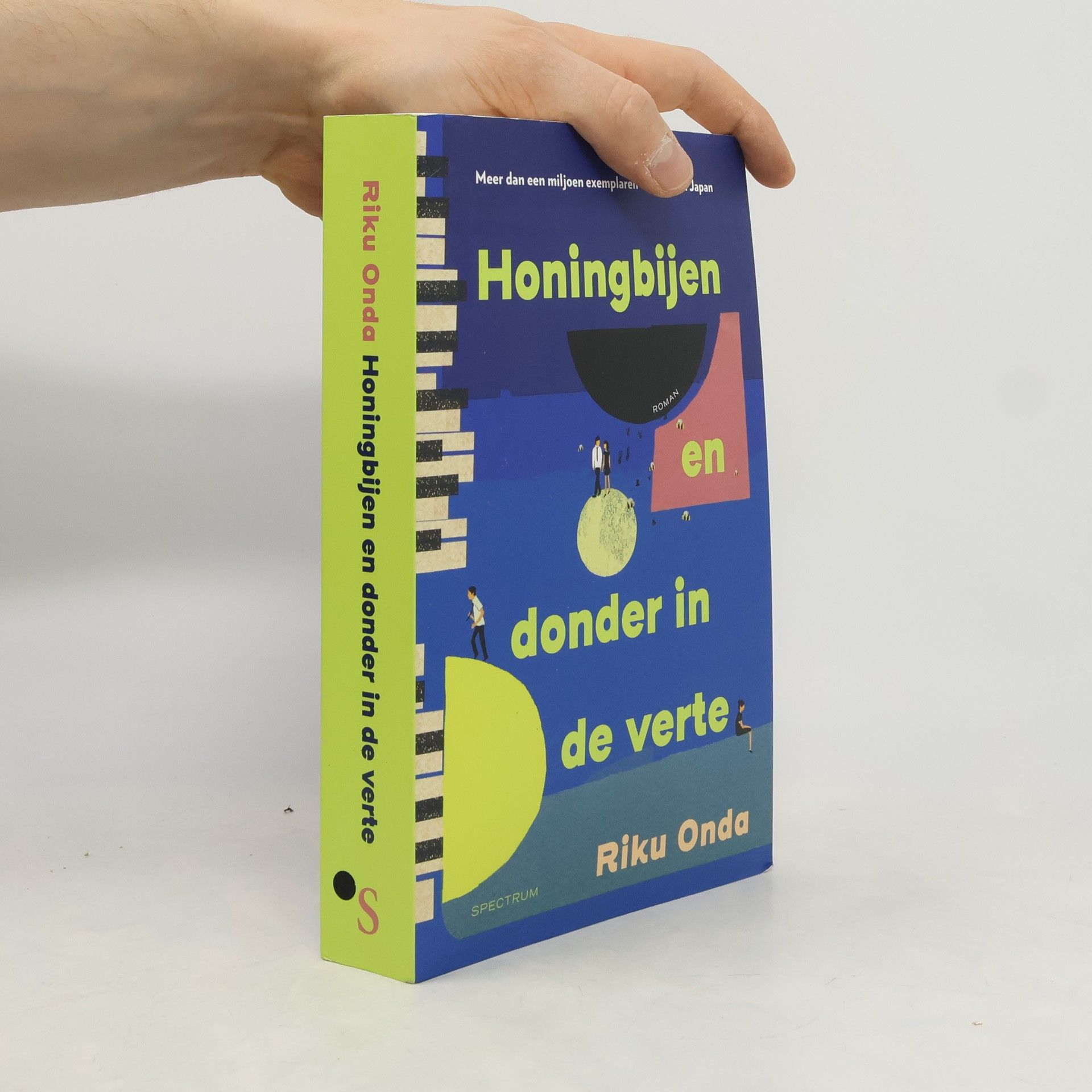 Honingbijen en donder in de verte