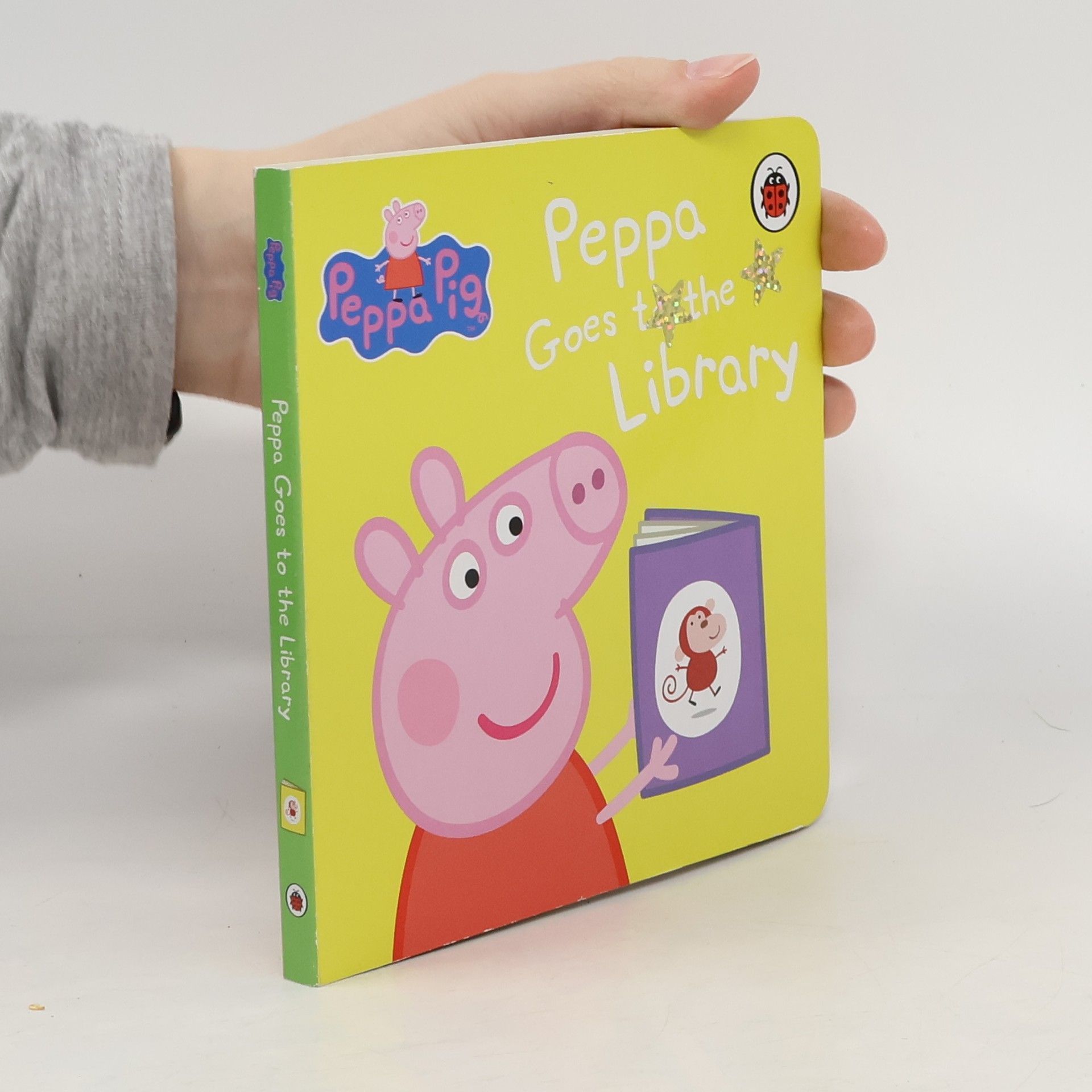 LADYBIRD BOOKS Peppa Goes to the Library - Book and Puppet