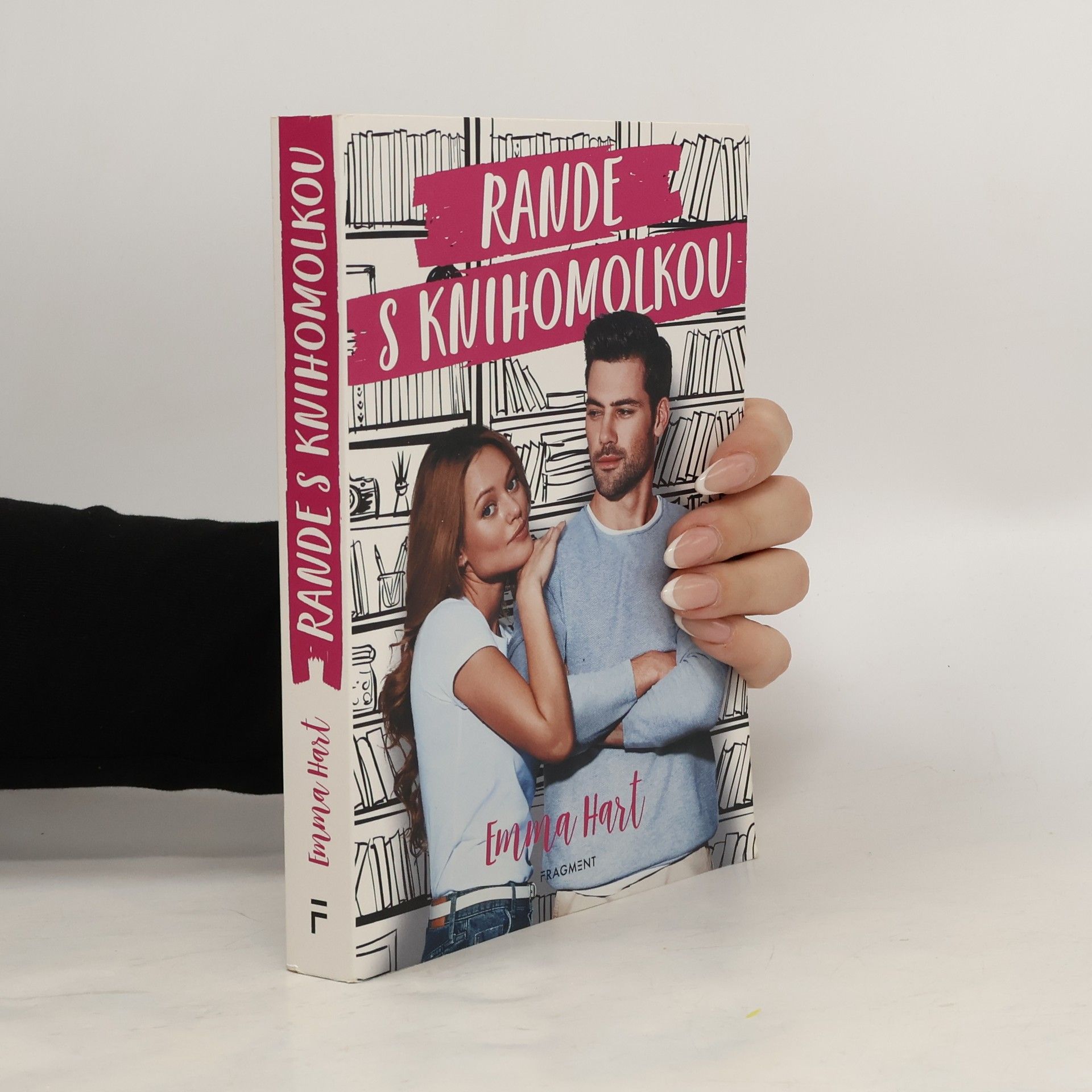 Emma Hart Rande s knihomolkou